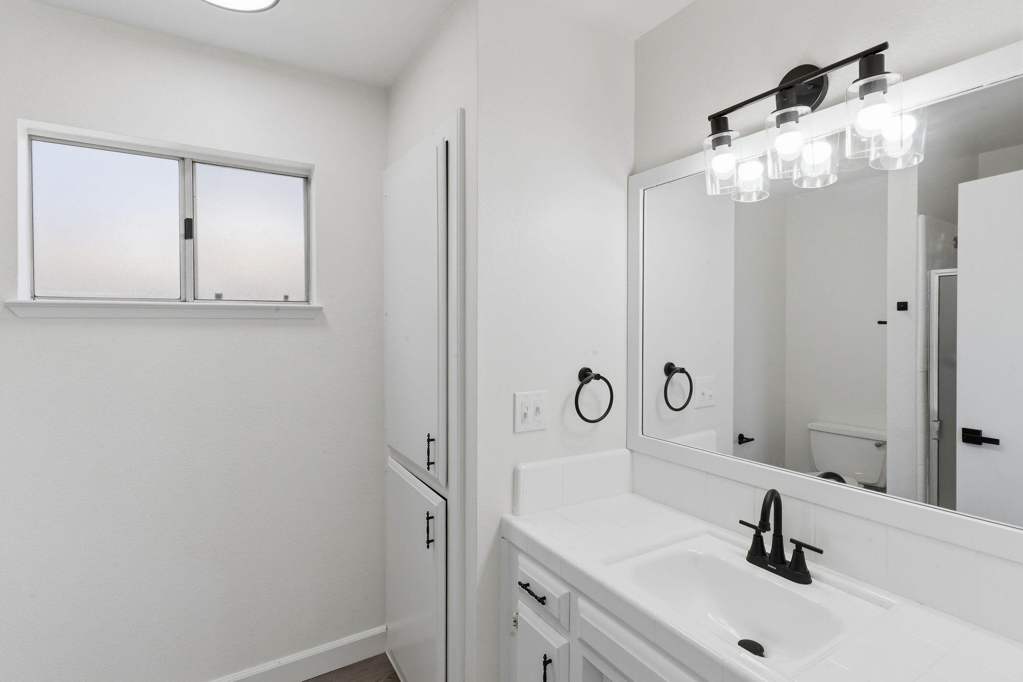 2117 Beechwood Ct, Hanford, CA 93230