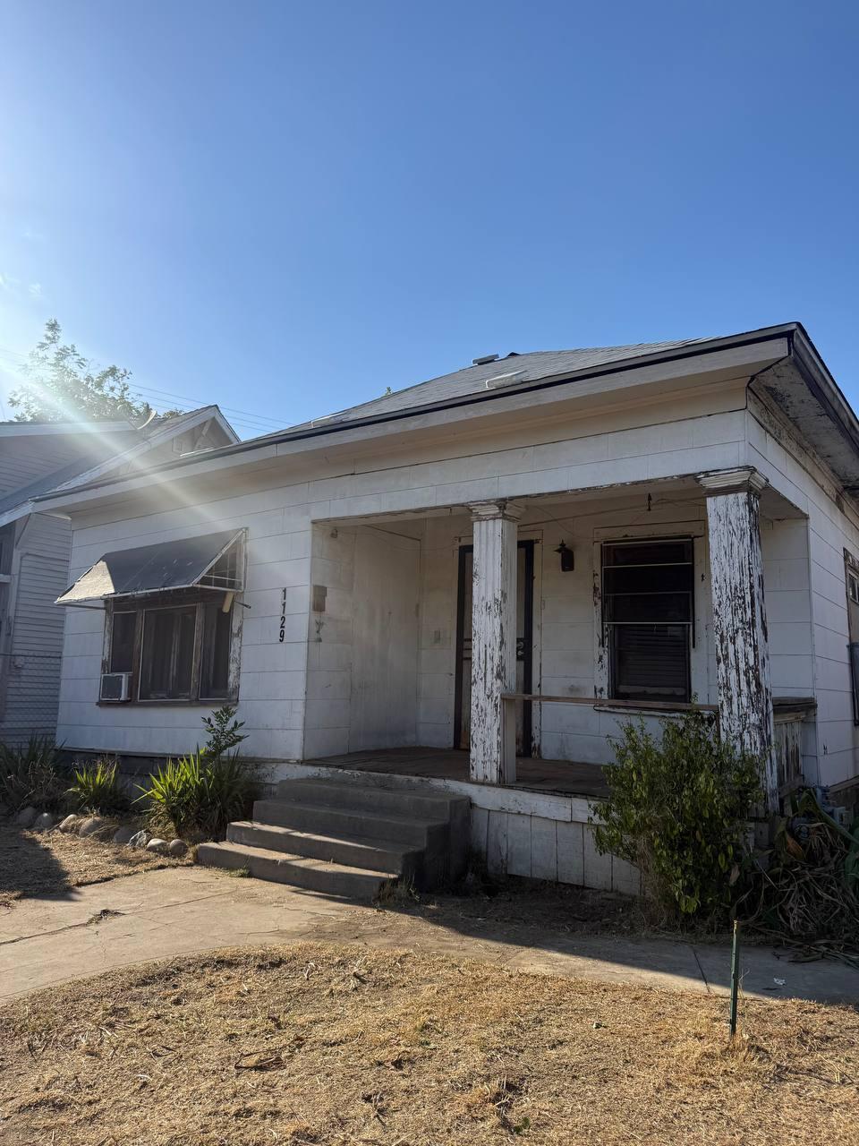 1129 E Nevada Ave, Fresno, CA 93701