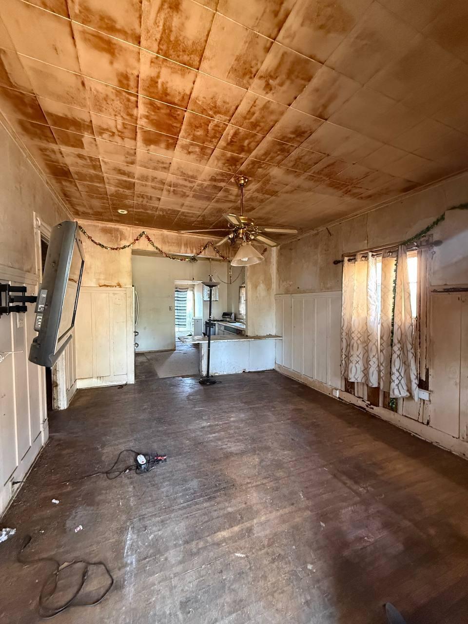 1129 E Nevada Ave, Fresno, CA 93701