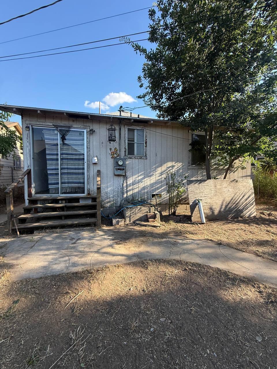 1129 E Nevada Ave, Fresno, CA 93701