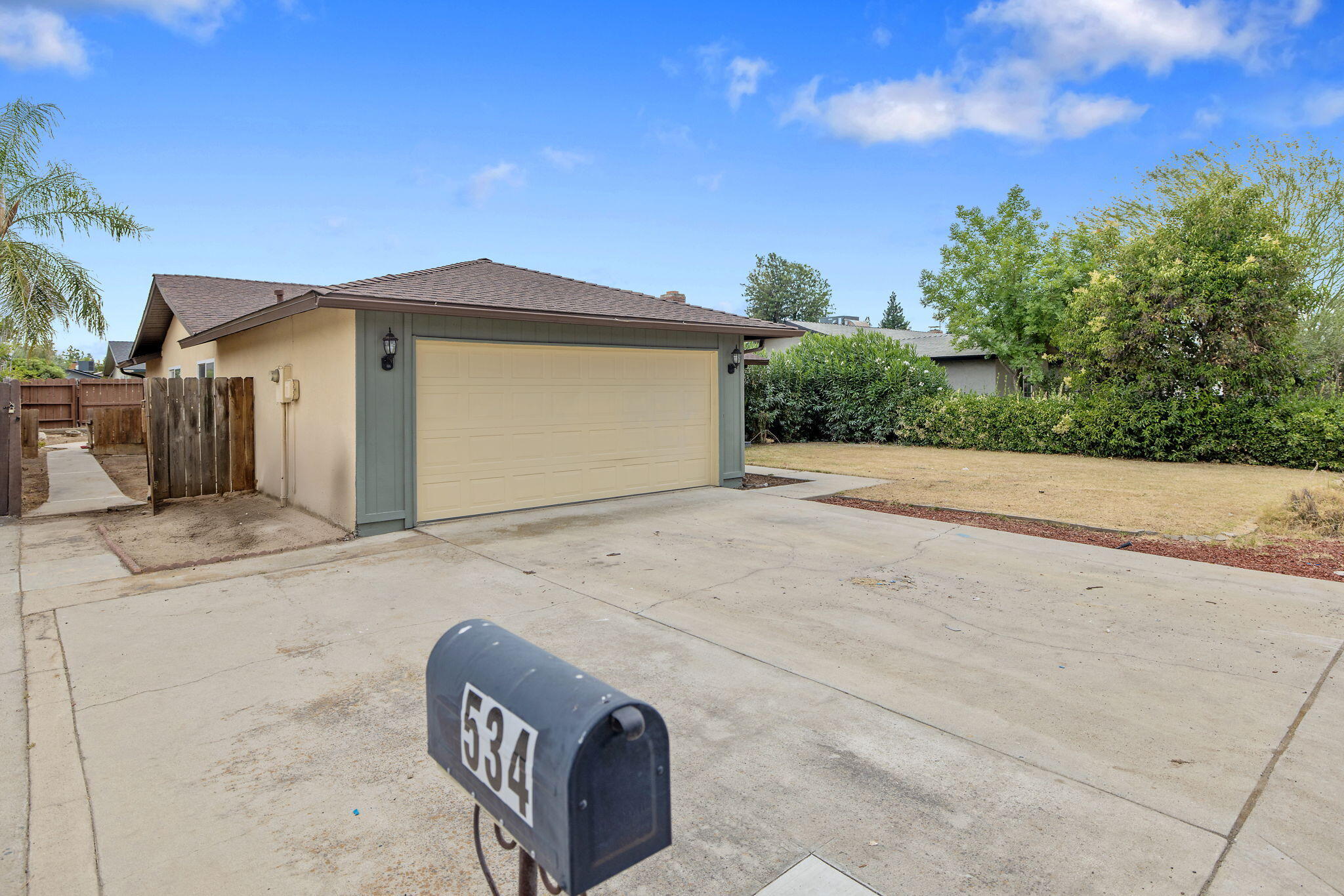 534 W Swift Ave, Fresno, CA 93705