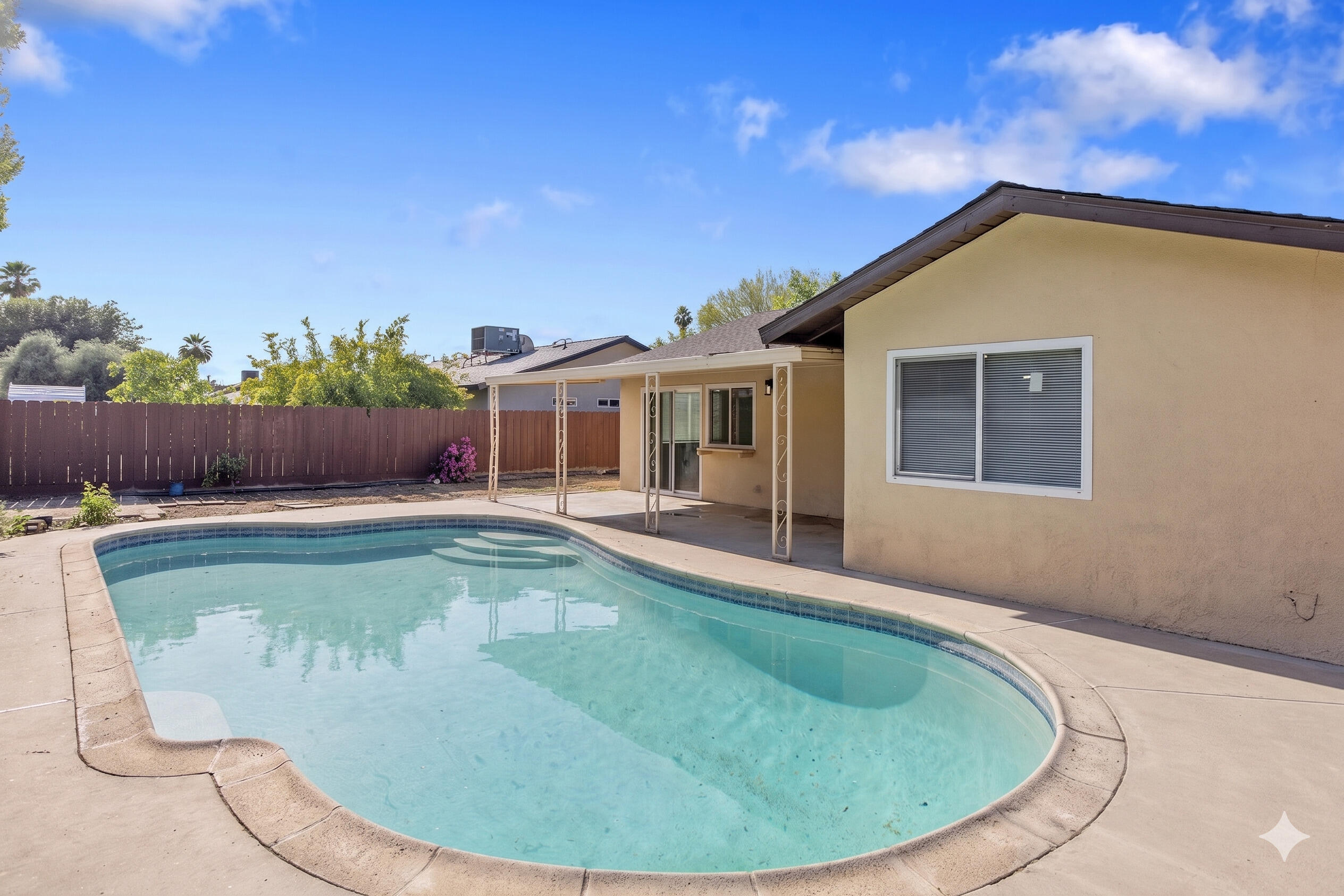 534 W Swift Ave, Fresno, CA 93705