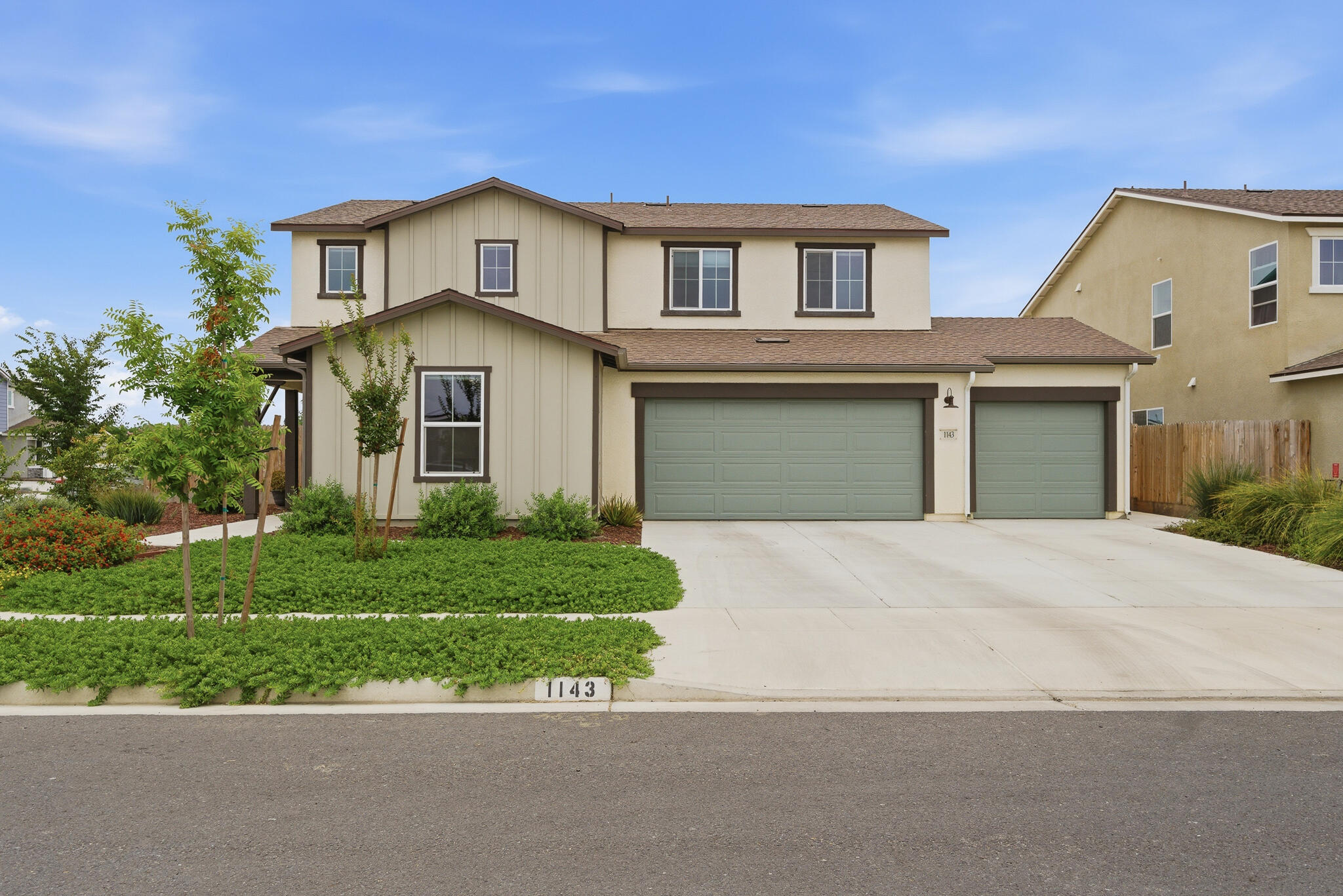 1143 E Packwood Ave, Visalia, CA 93292