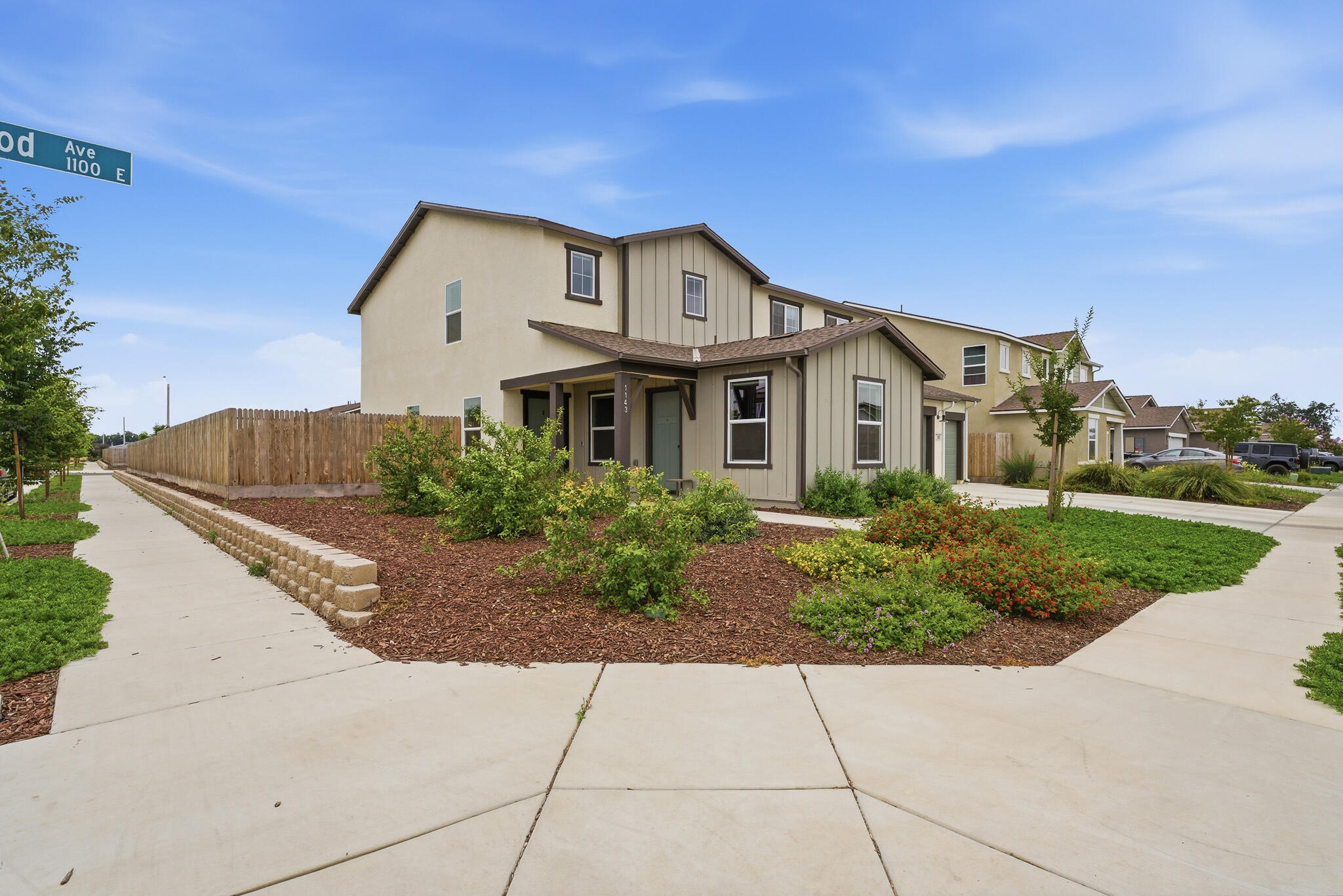 1143 E Packwood Ave, Visalia, CA 93292
