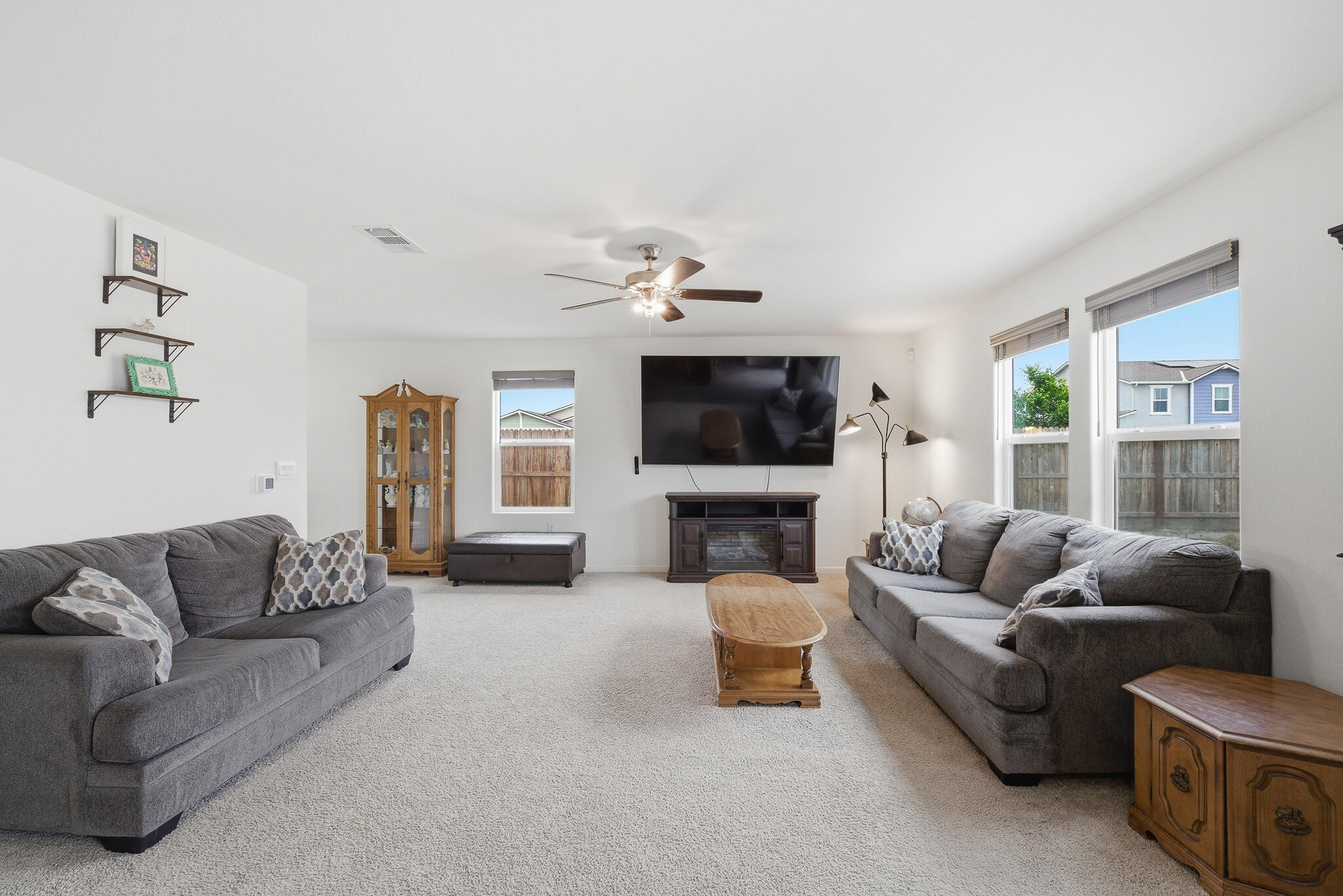 1143 E Packwood Ave, Visalia, CA 93292