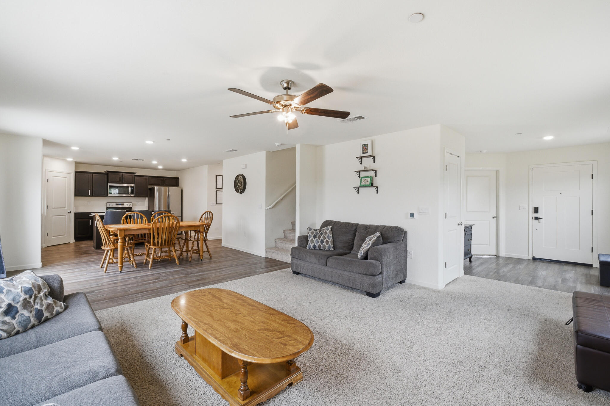 1143 E Packwood Ave, Visalia, CA 93292