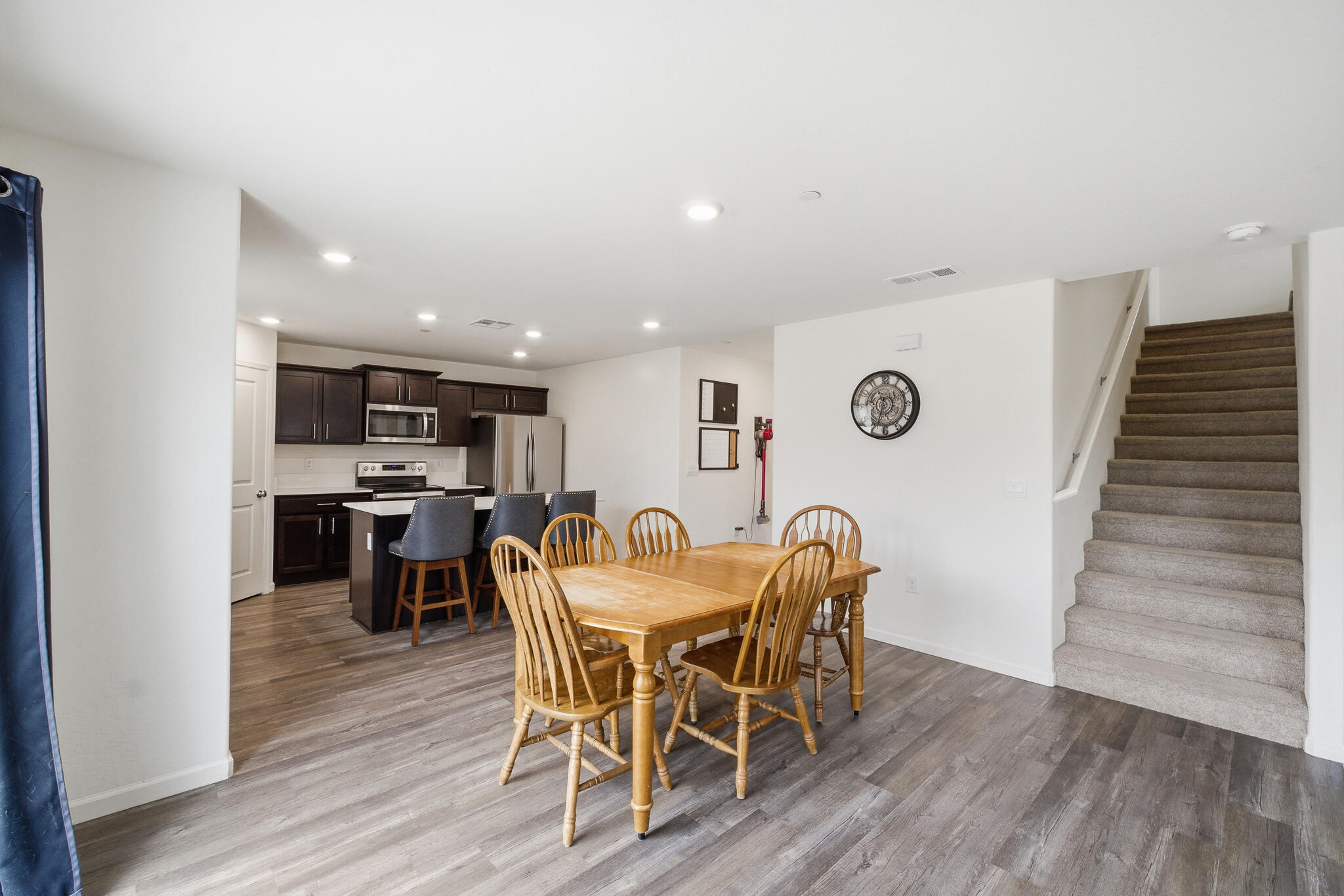 1143 E Packwood Ave, Visalia, CA 93292