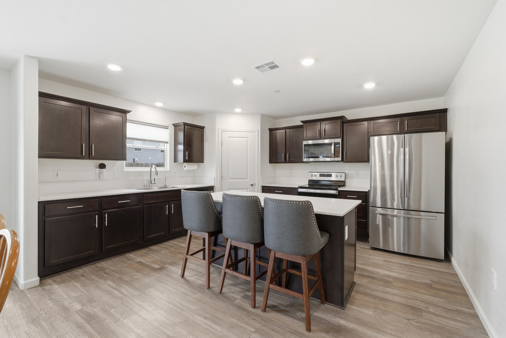 1143 E Packwood Ave, Visalia, CA 93292