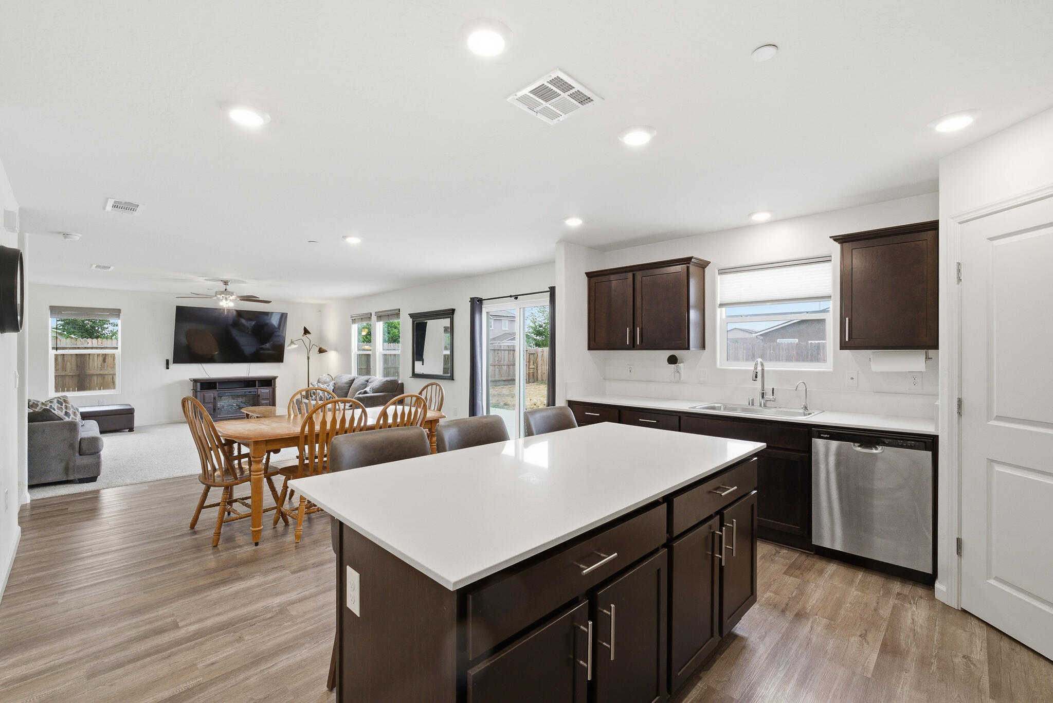 1143 E Packwood Ave, Visalia, CA 93292