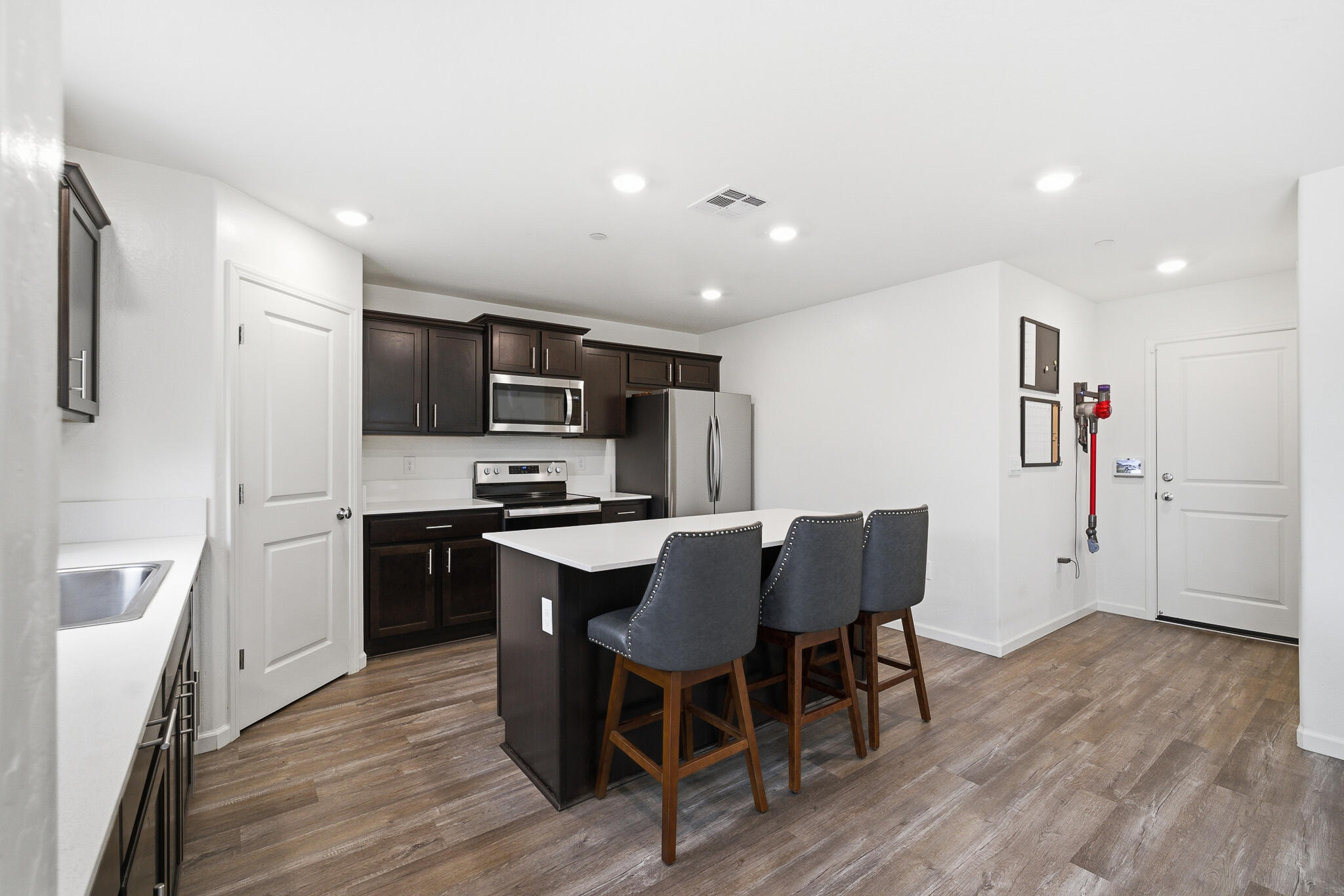 1143 E Packwood Ave, Visalia, CA 93292