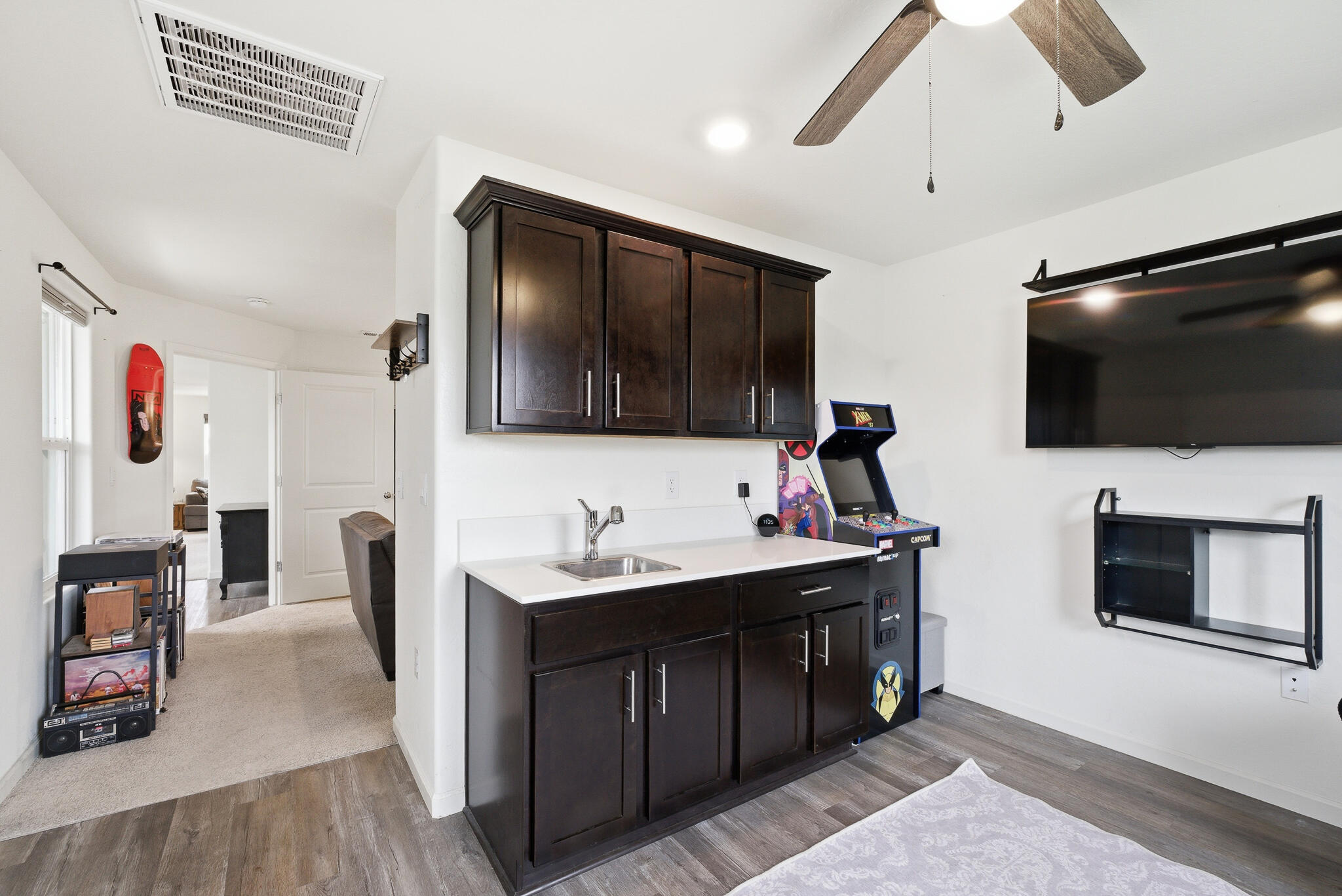 1143 E Packwood Ave, Visalia, CA 93292