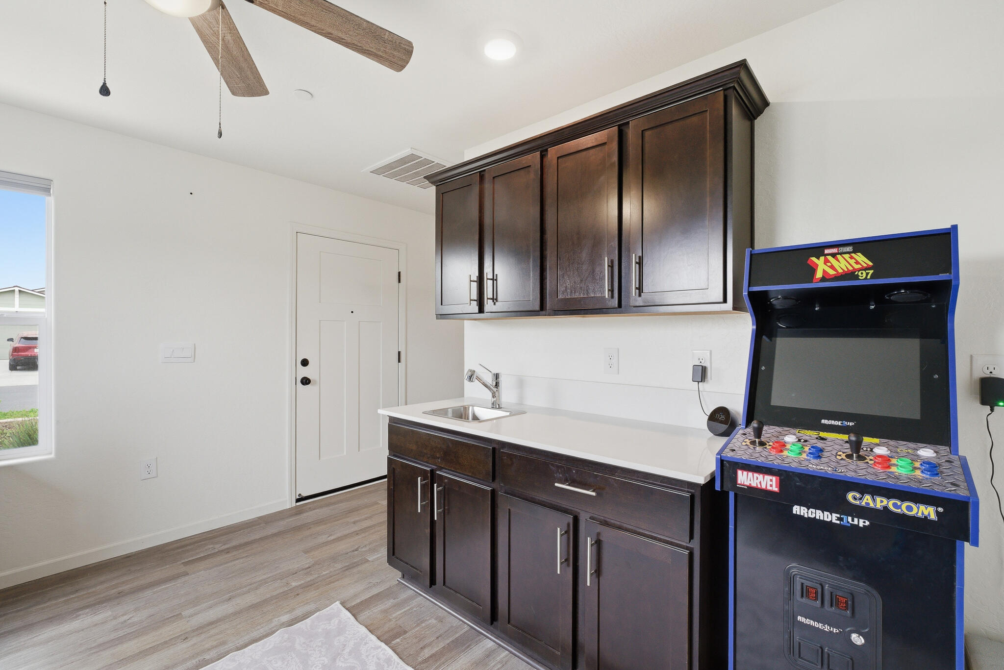 1143 E Packwood Ave, Visalia, CA 93292