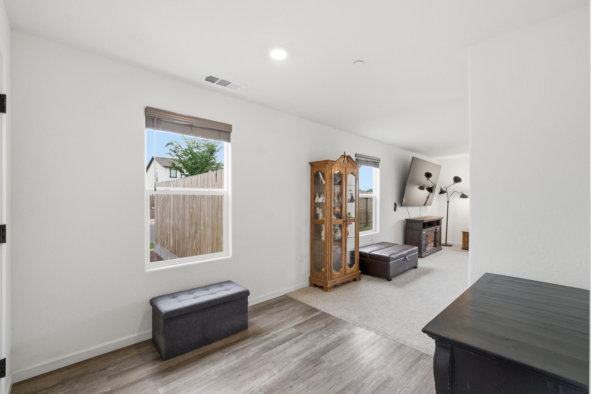 1143 E Packwood Ave, Visalia, CA 93292