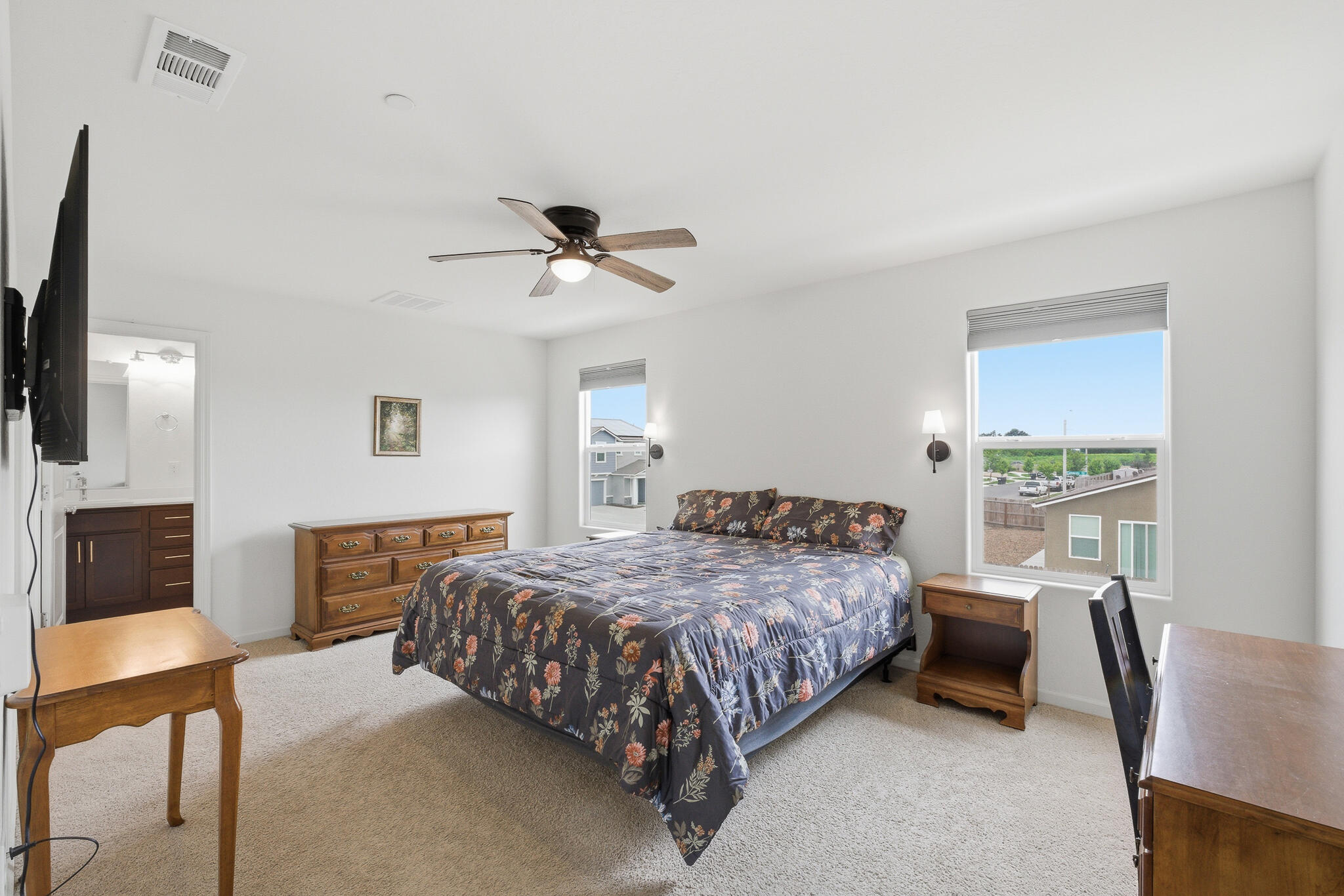1143 E Packwood Ave, Visalia, CA 93292