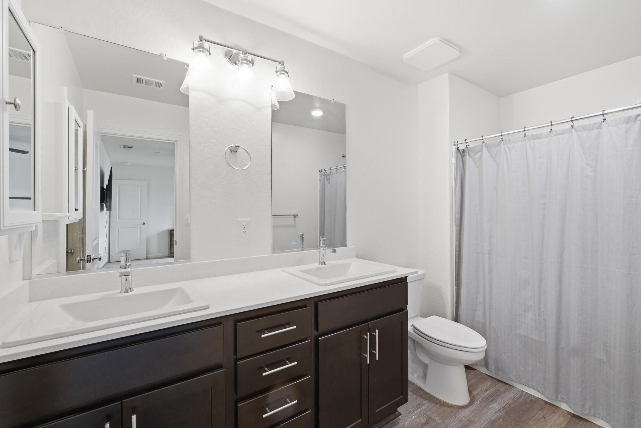 1143 E Packwood Ave, Visalia, CA 93292