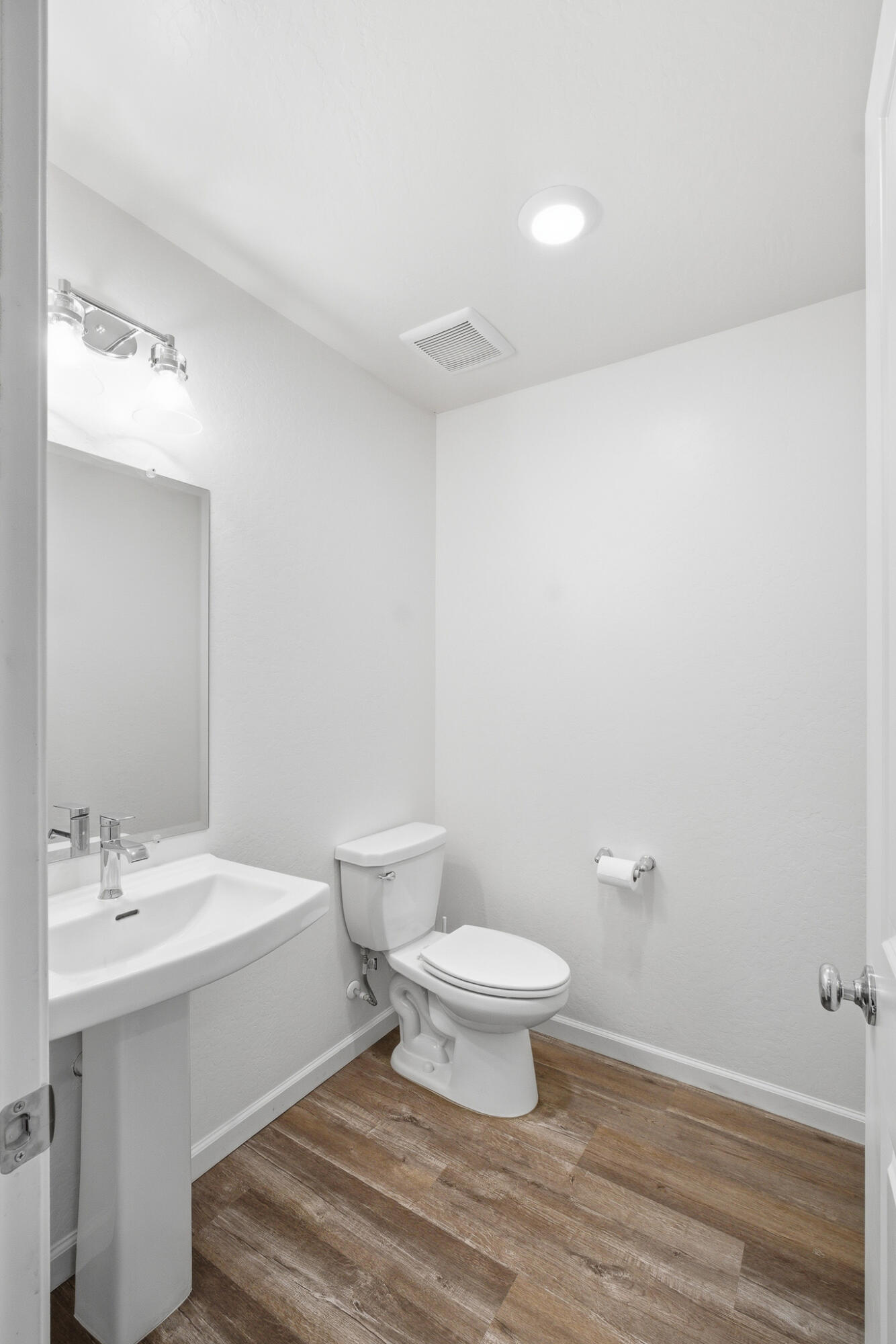 1143 E Packwood Ave, Visalia, CA 93292