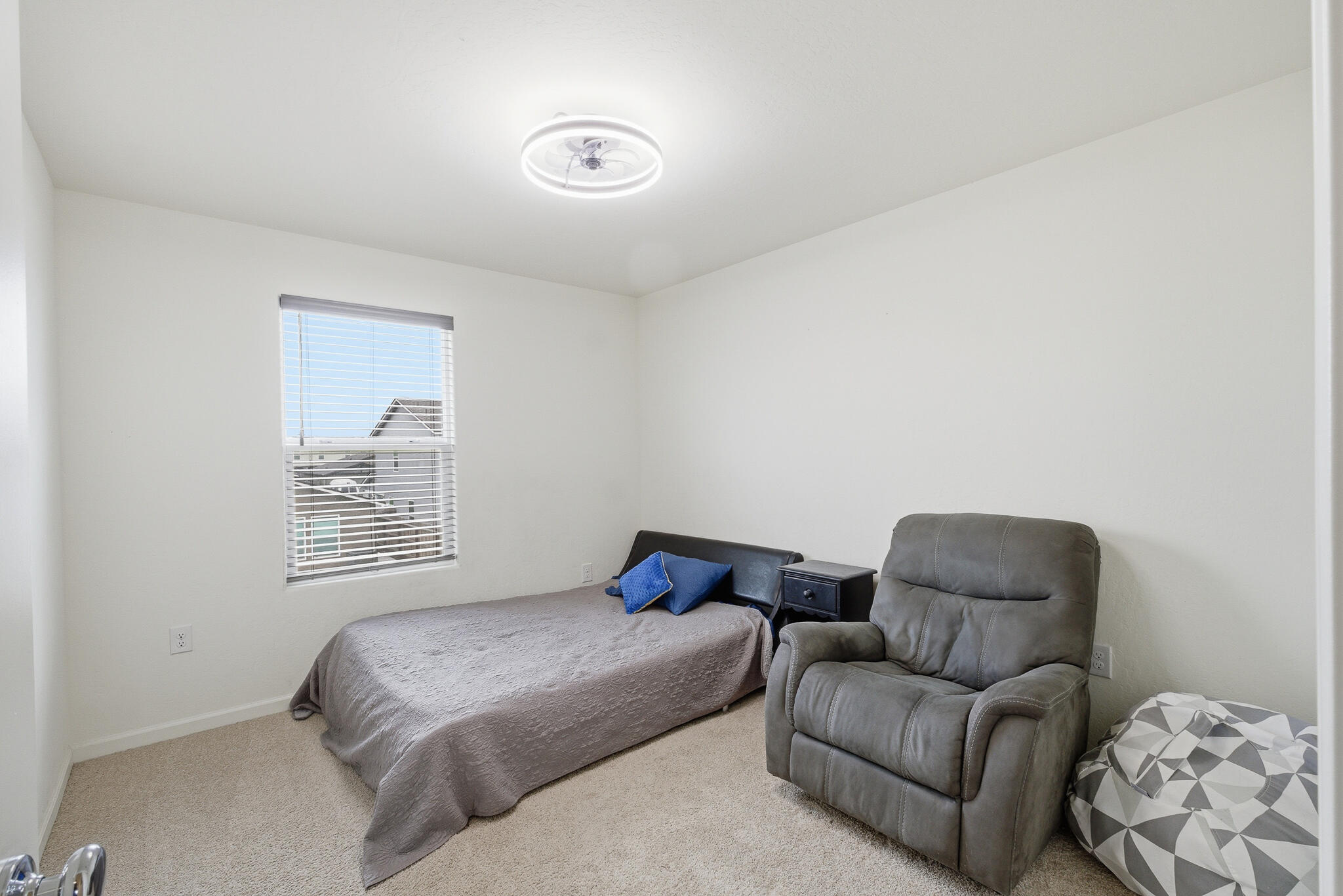 1143 E Packwood Ave, Visalia, CA 93292