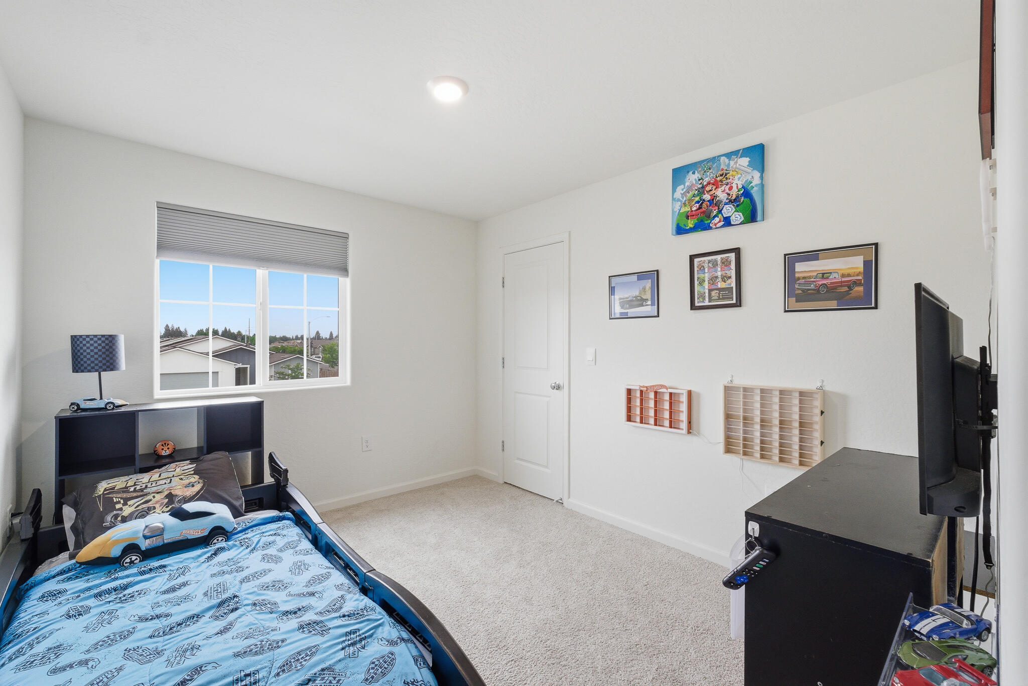 1143 E Packwood Ave, Visalia, CA 93292