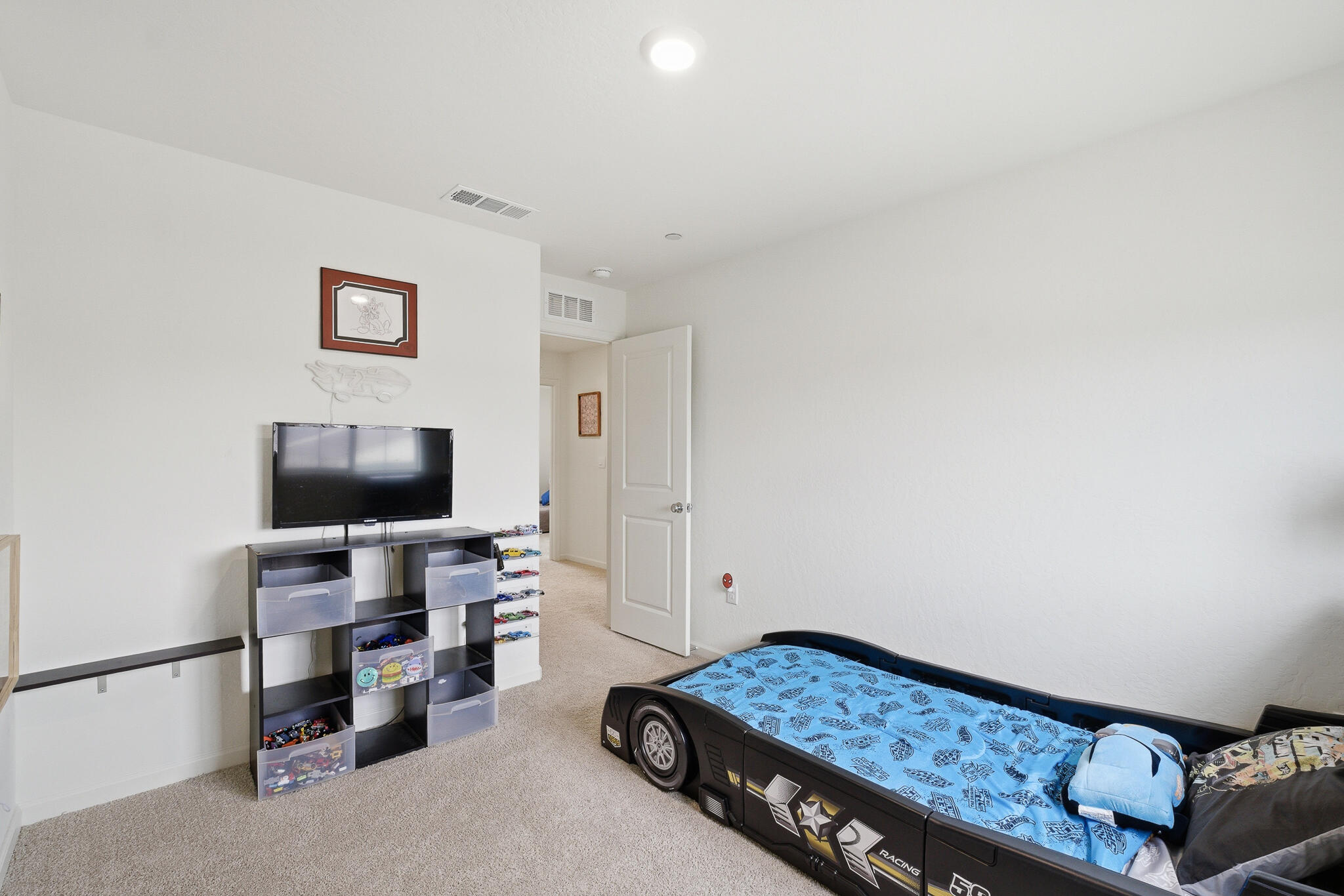 1143 E Packwood Ave, Visalia, CA 93292