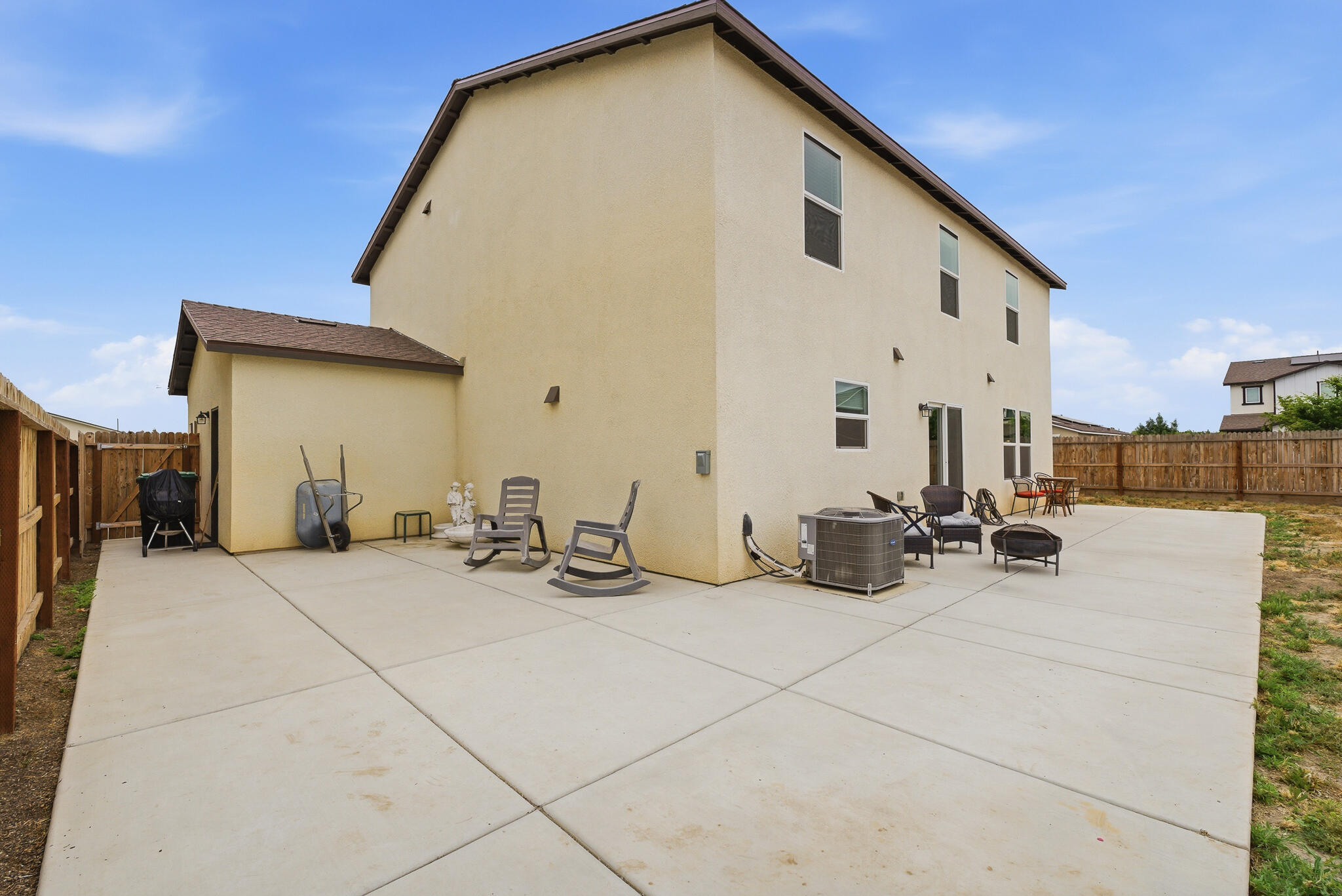 1143 E Packwood Ave, Visalia, CA 93292