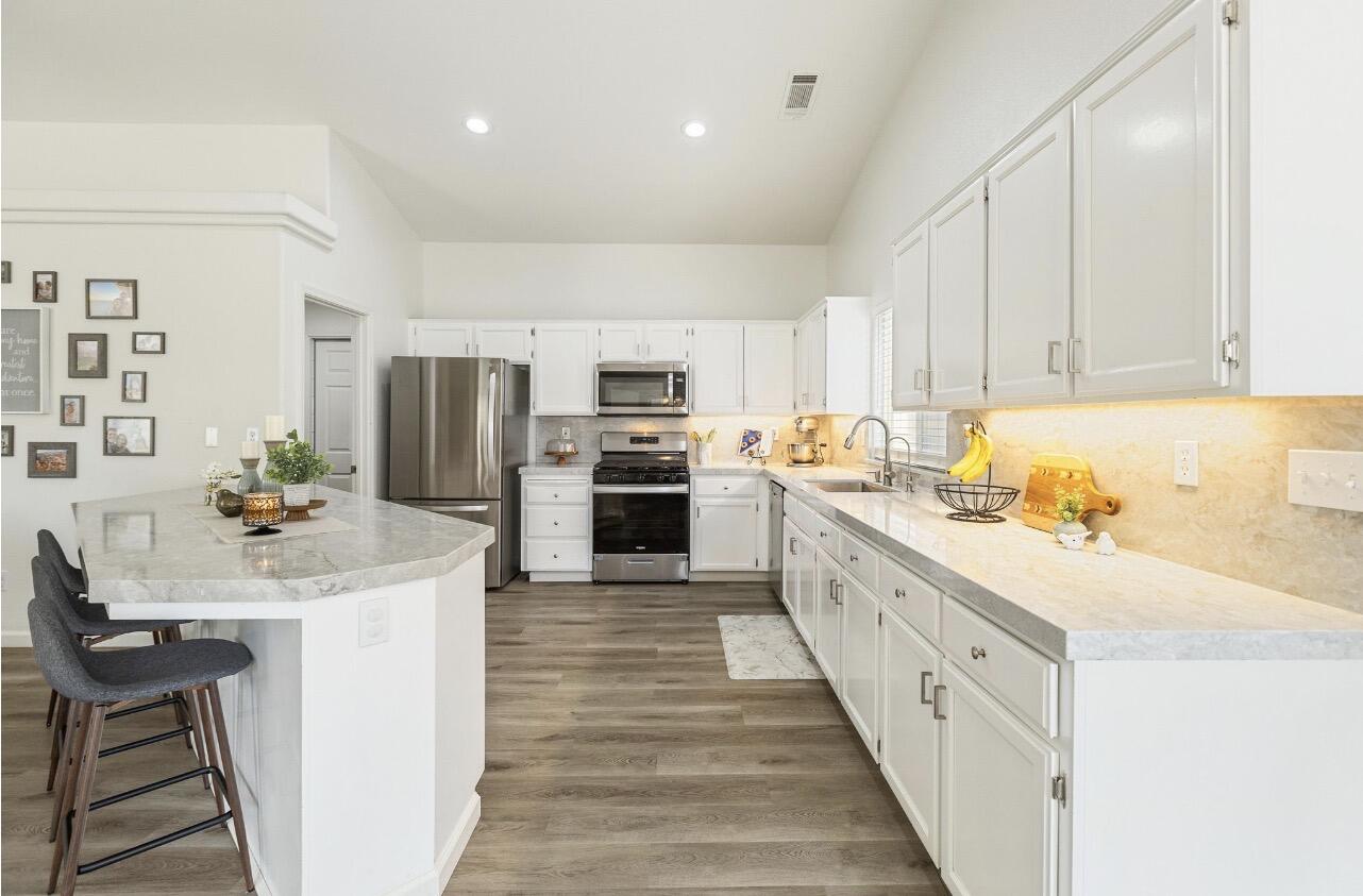 1243 N York St, Porterville, CA 93257