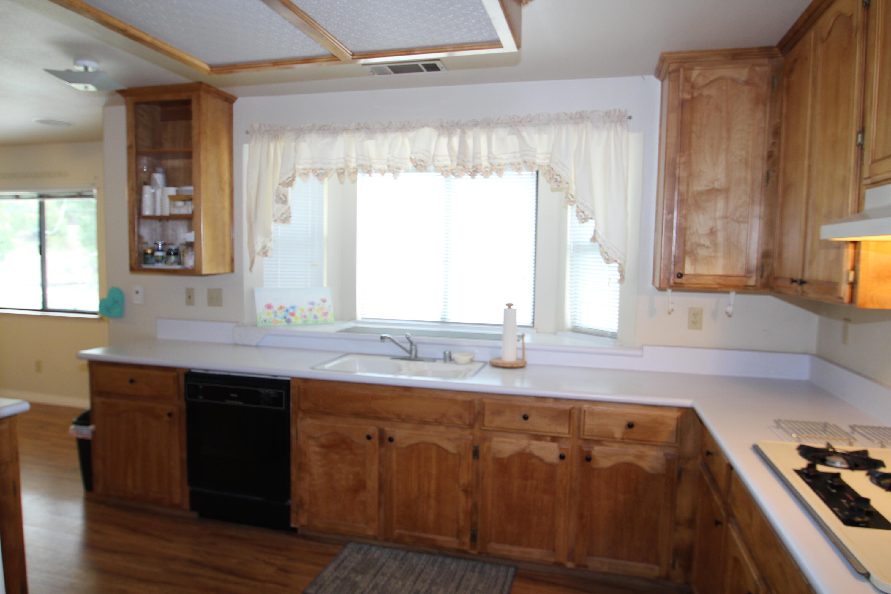265 Pierpoint Dr, Springville, CA 93265
