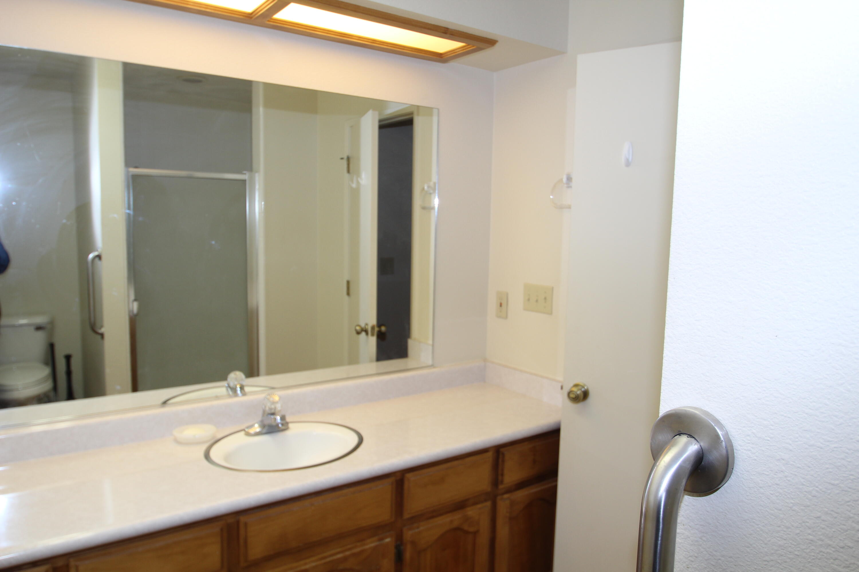 265 Pierpoint Dr, Springville, CA 93265
