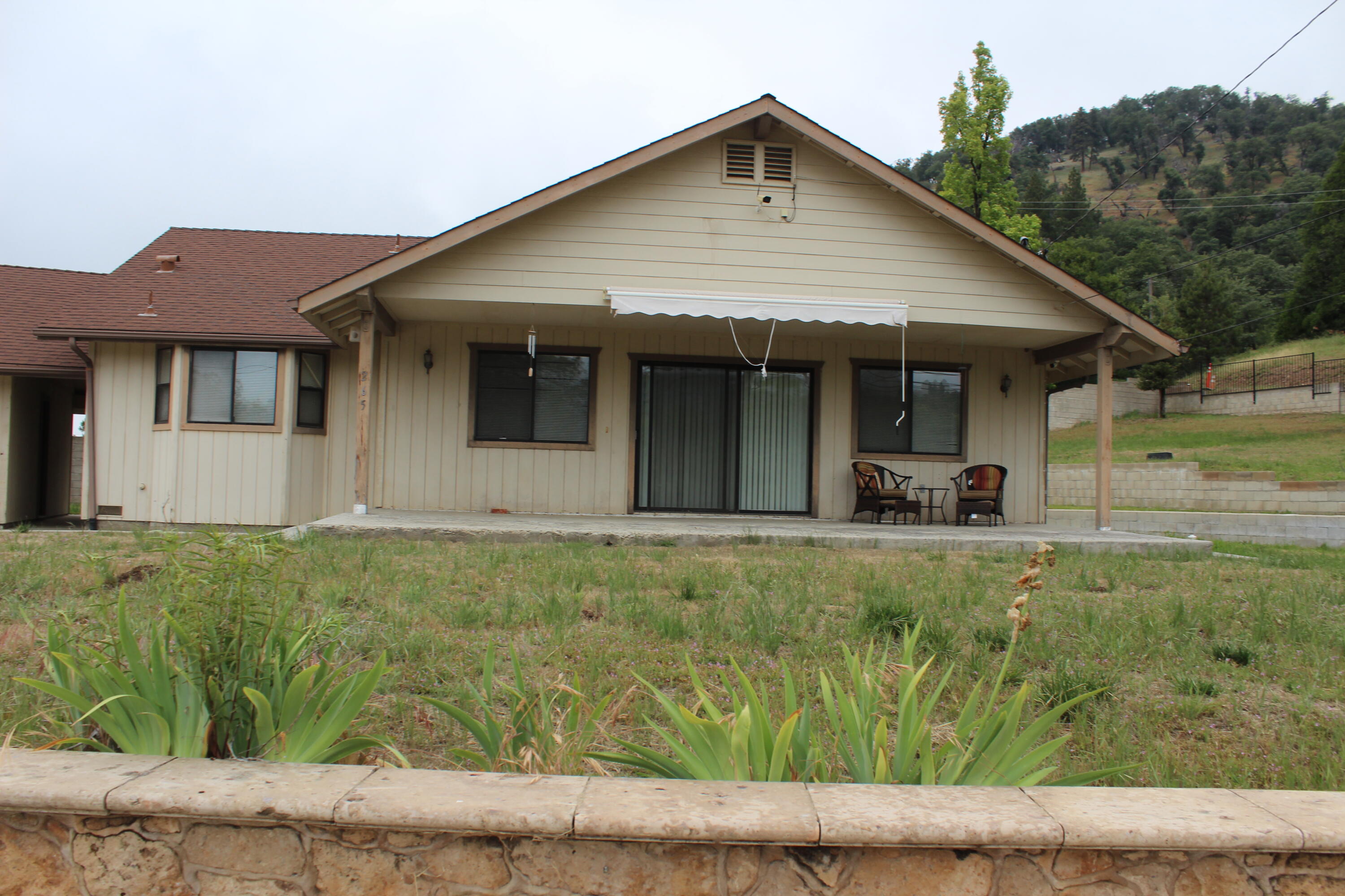 265 Pierpoint Dr, Springville, CA 93265