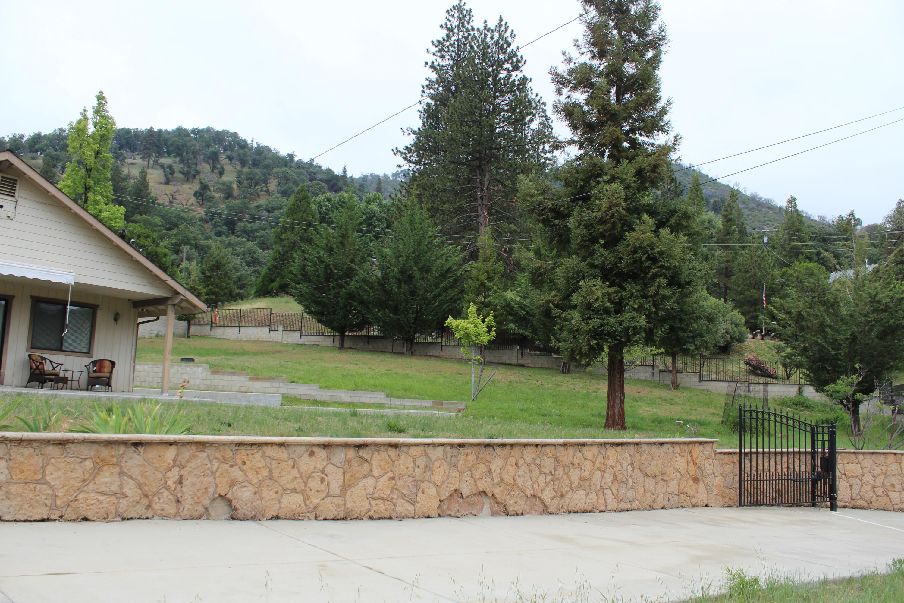 265 Pierpoint Dr, Springville, CA 93265