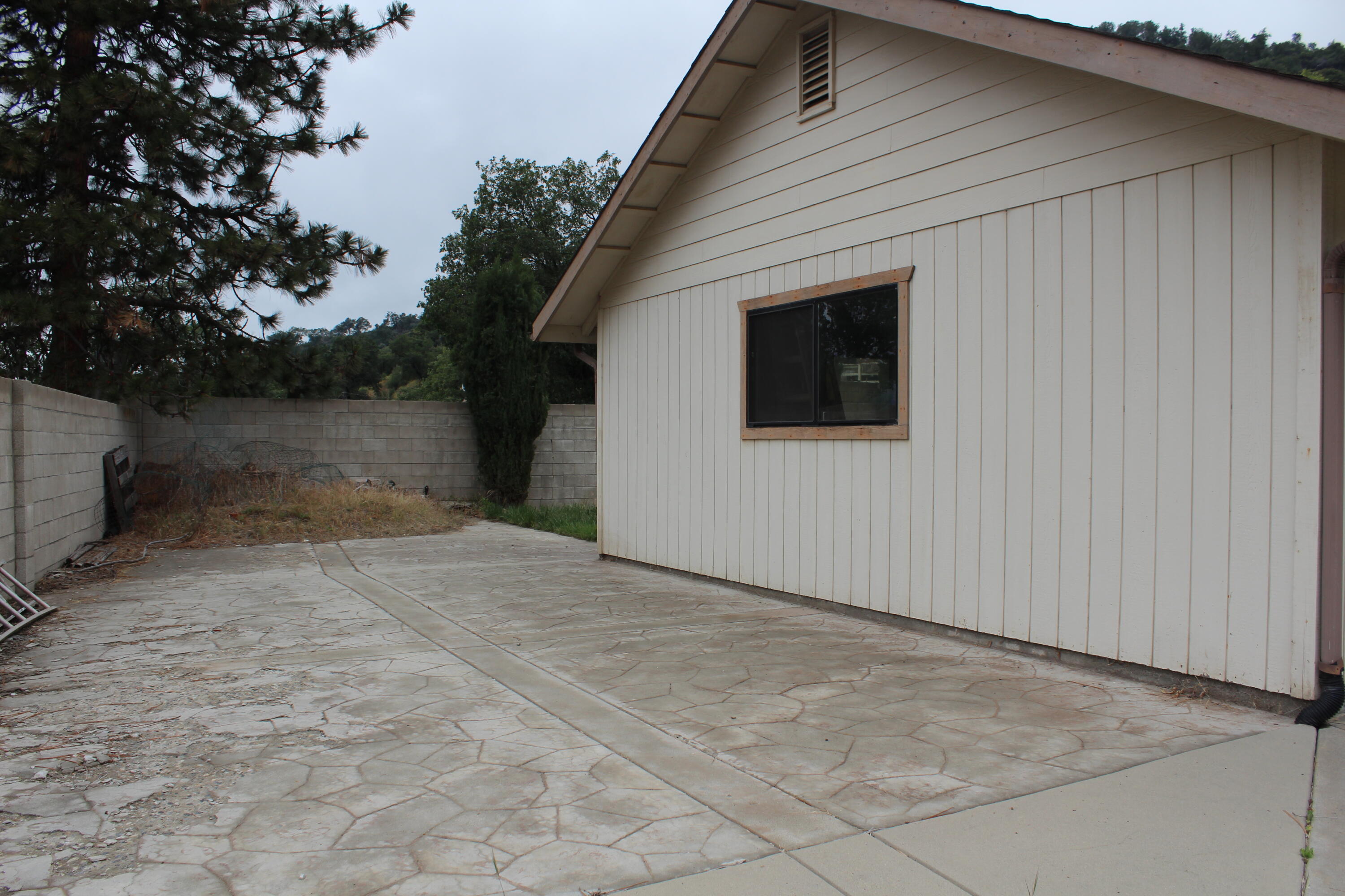 265 Pierpoint Dr, Springville, CA 93265