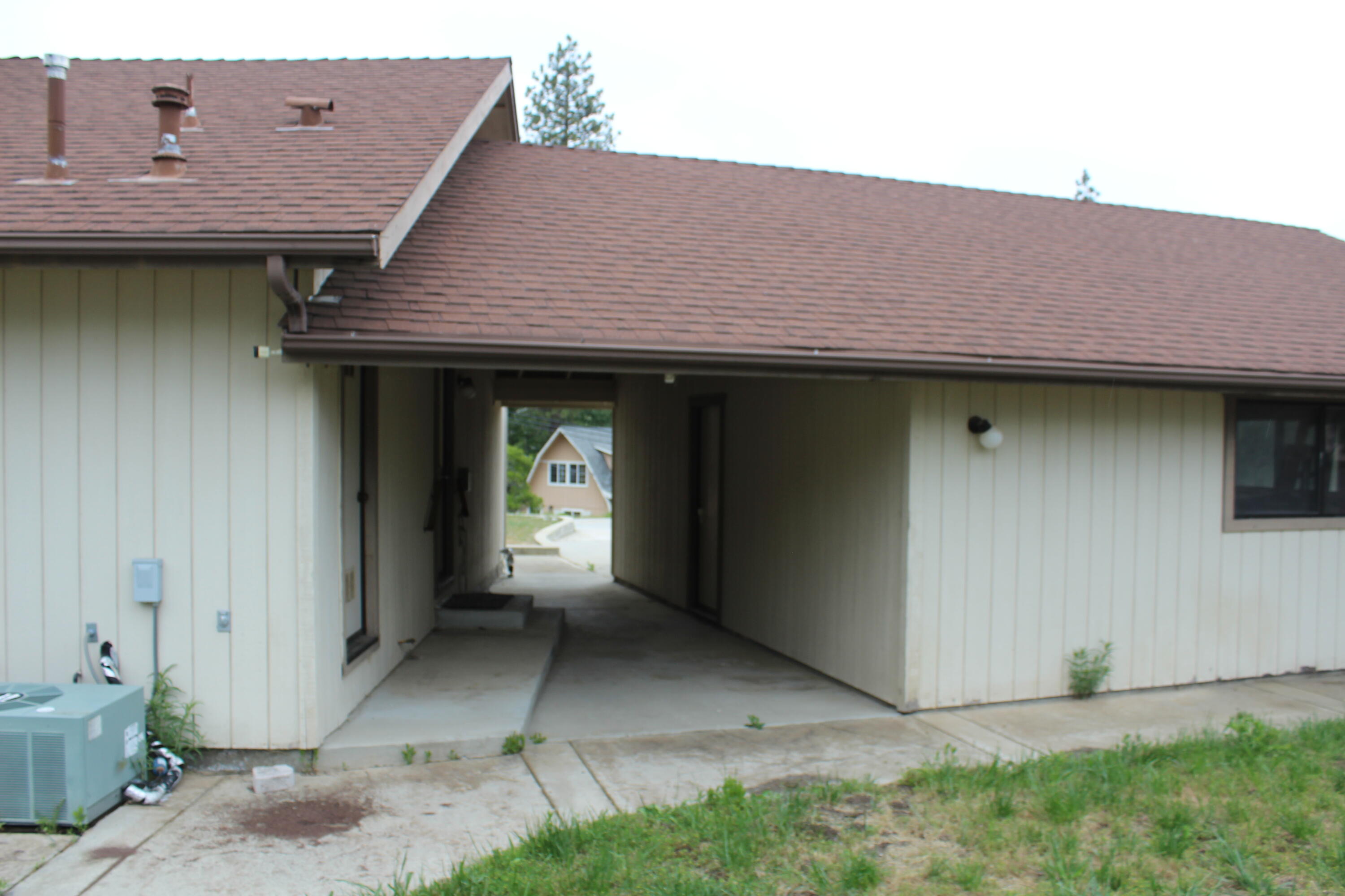 265 Pierpoint Dr, Springville, CA 93265