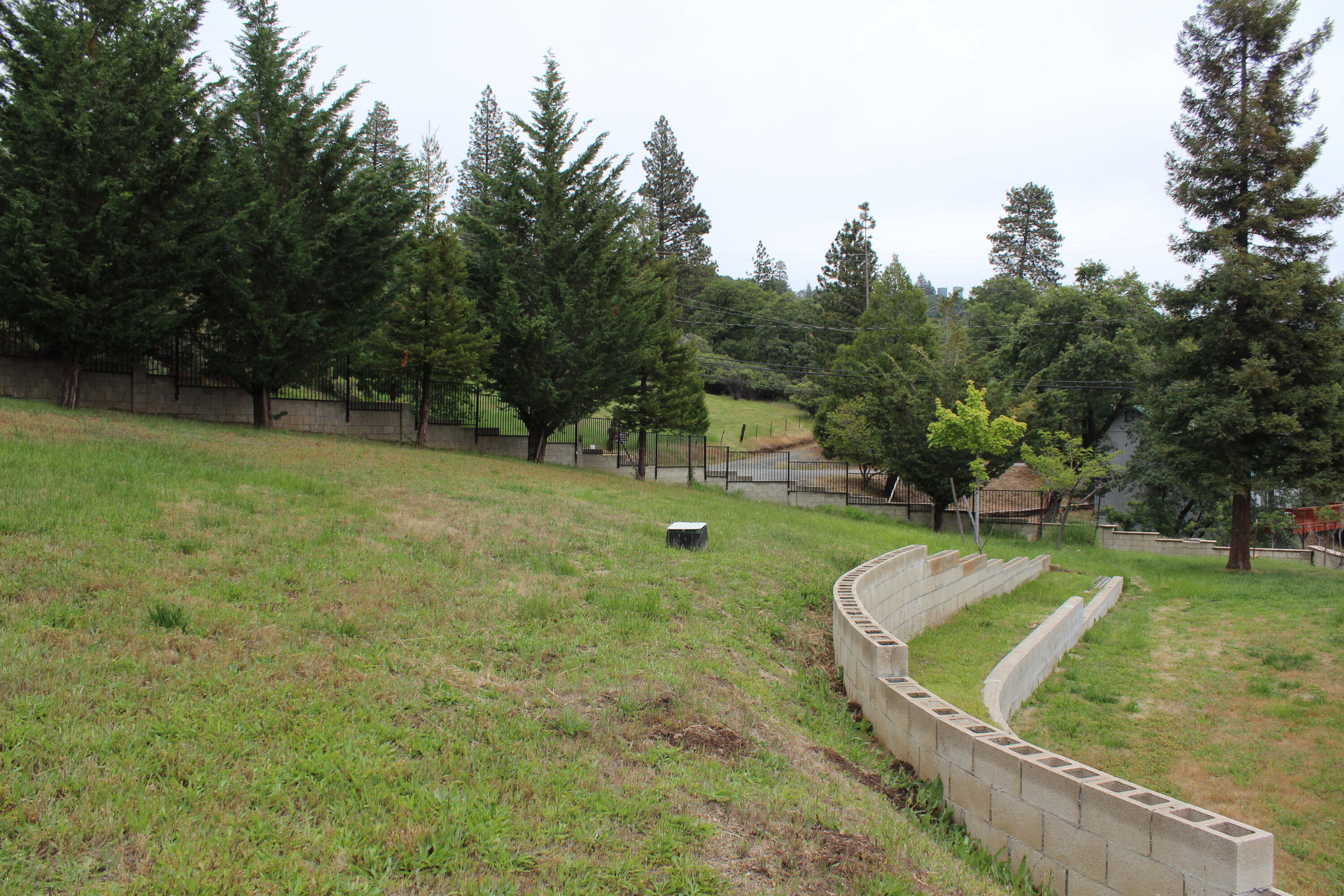 265 Pierpoint Dr, Springville, CA 93265