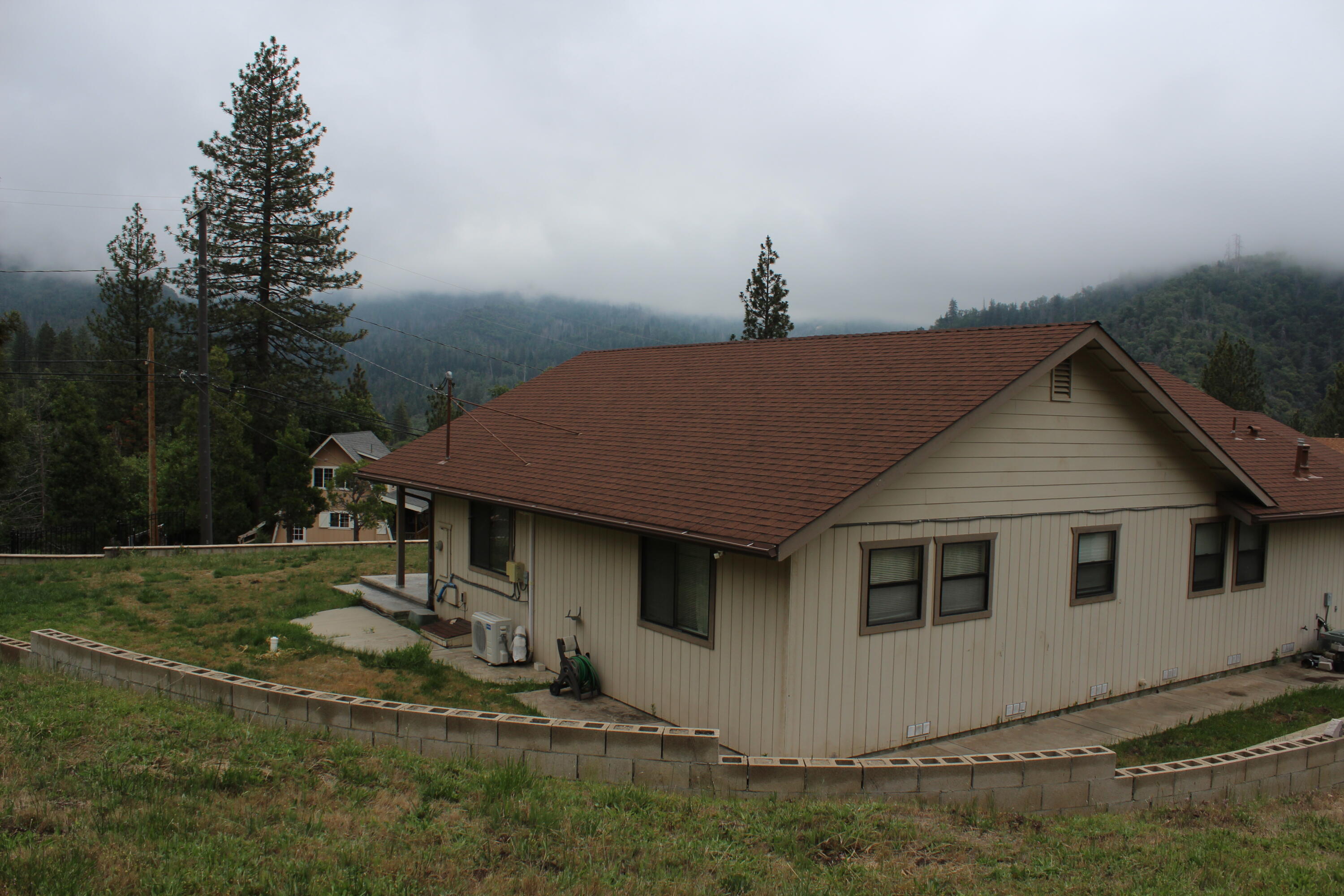 265 Pierpoint Dr, Springville, CA 93265