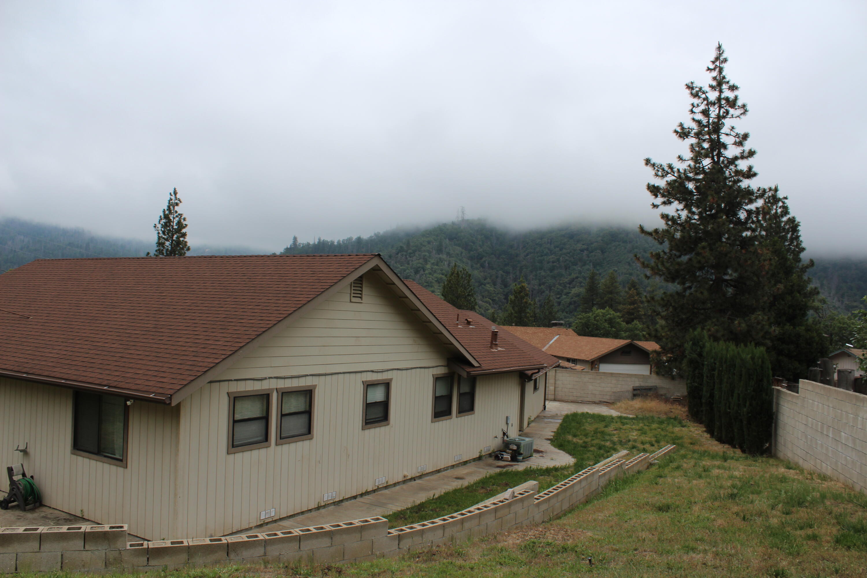265 Pierpoint Dr, Springville, CA 93265