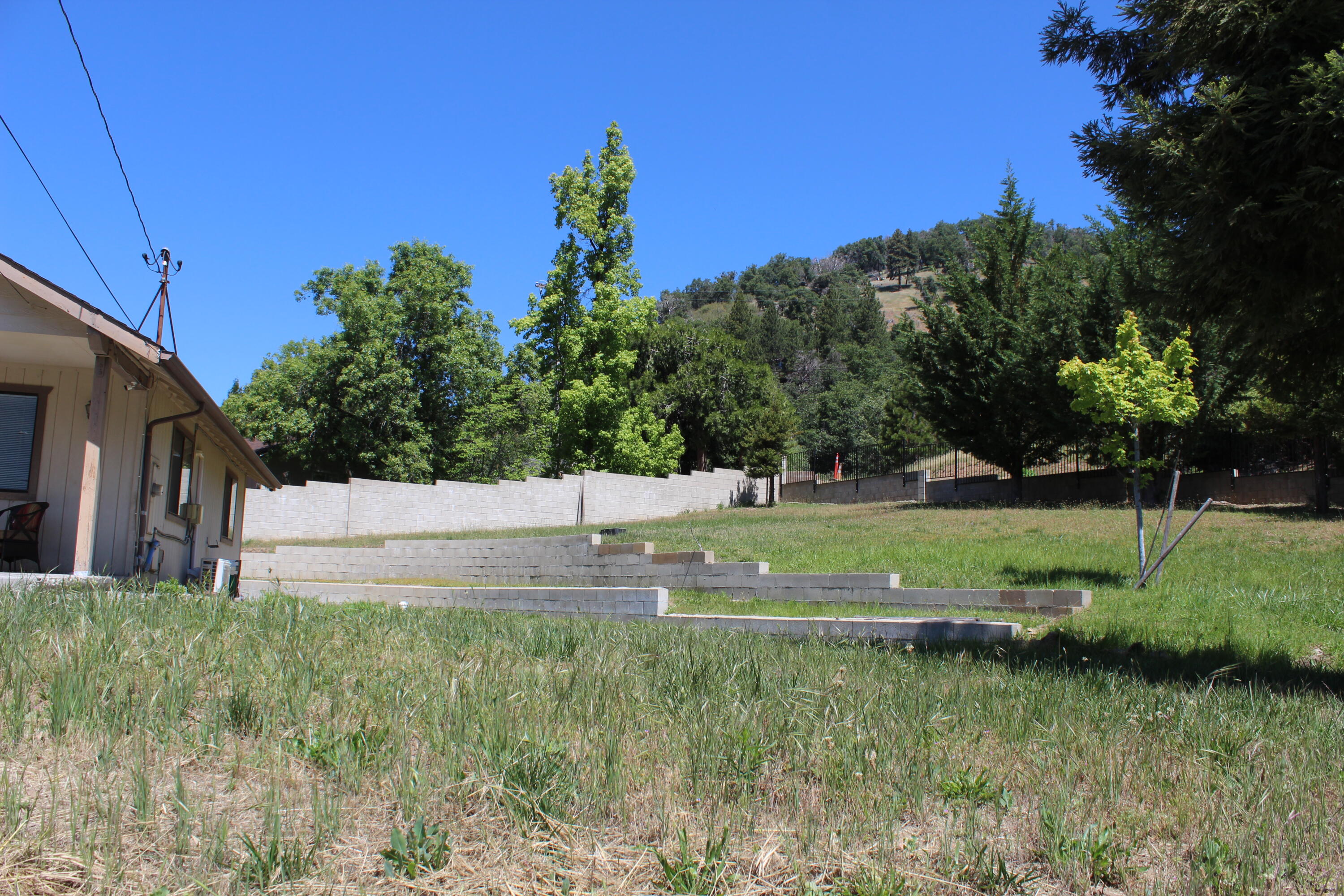 265 Pierpoint Dr, Springville, CA 93265