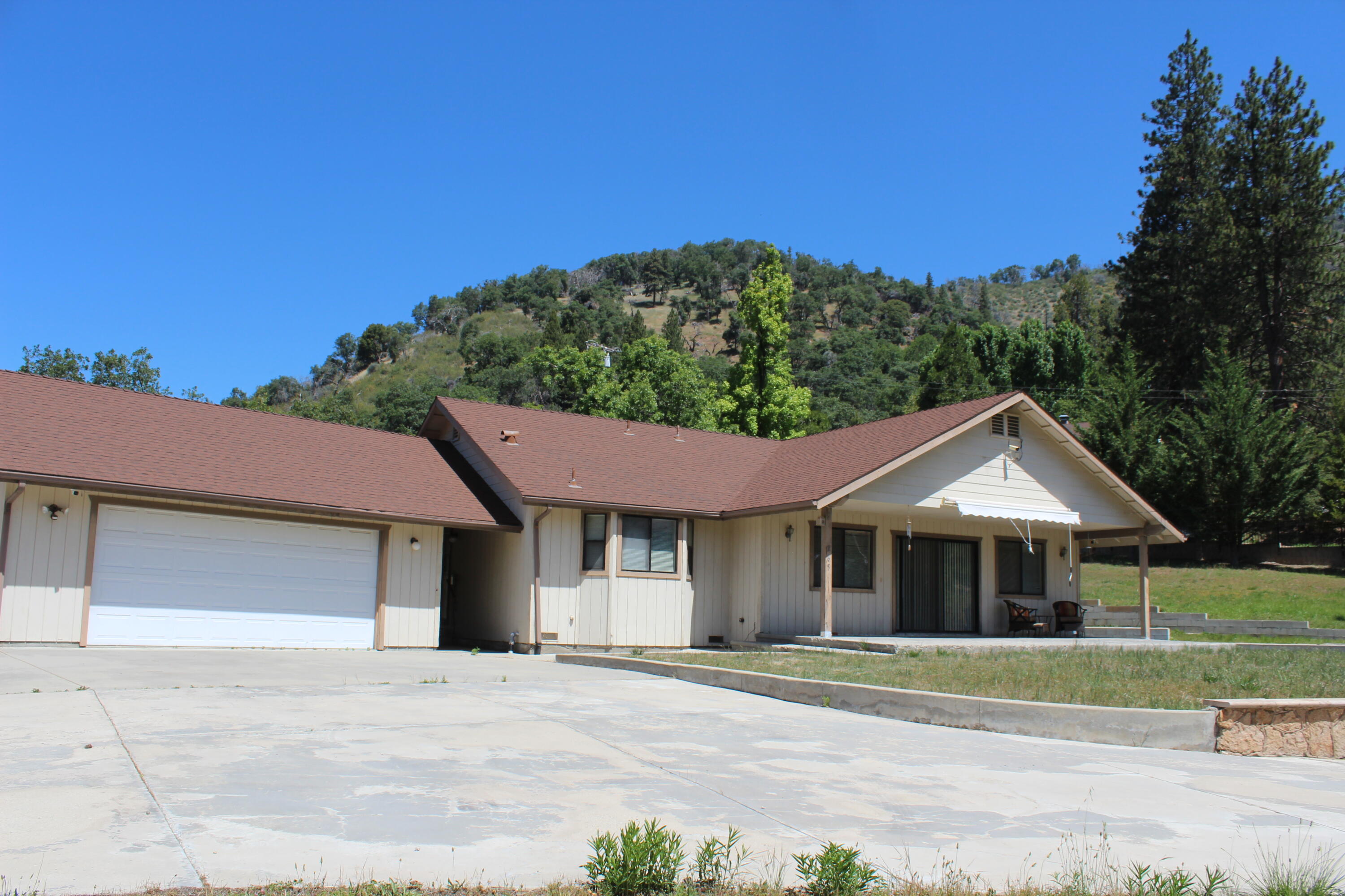 265 Pierpoint Dr, Springville, CA 93265