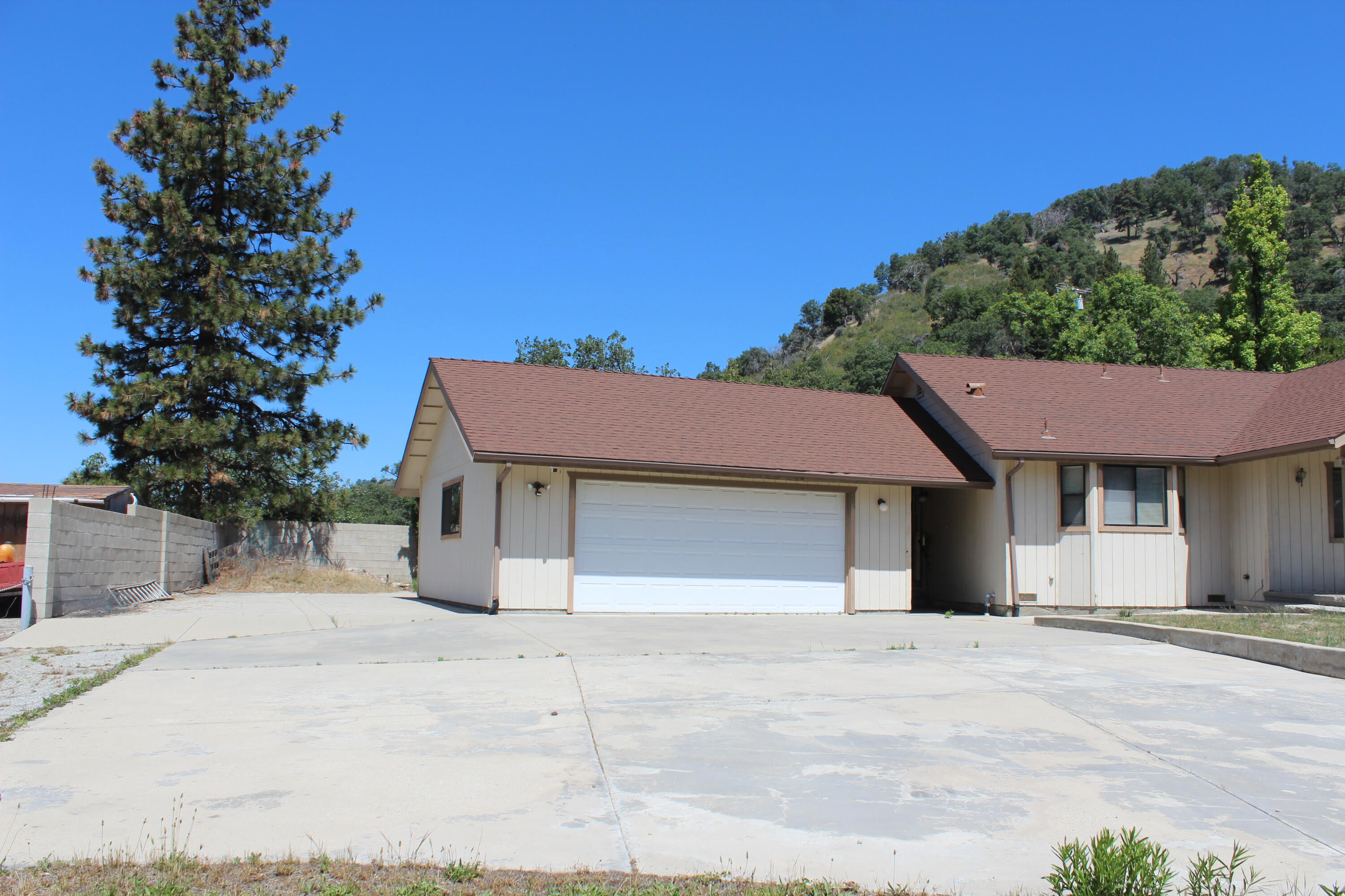 265 Pierpoint Dr, Springville, CA 93265