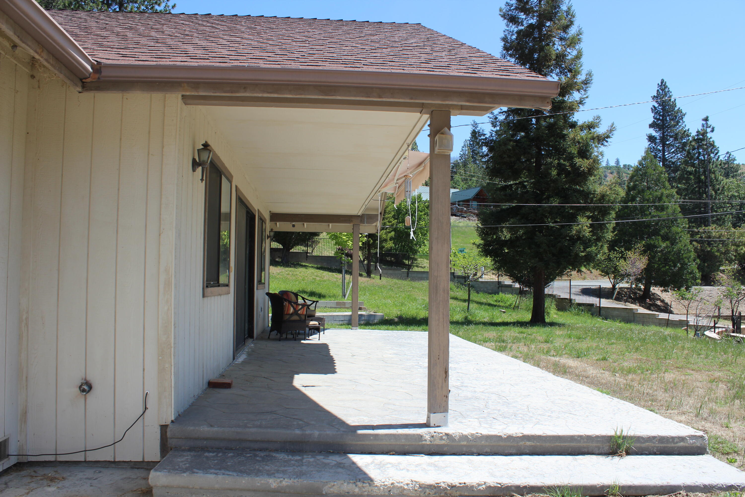 265 Pierpoint Dr, Springville, CA 93265