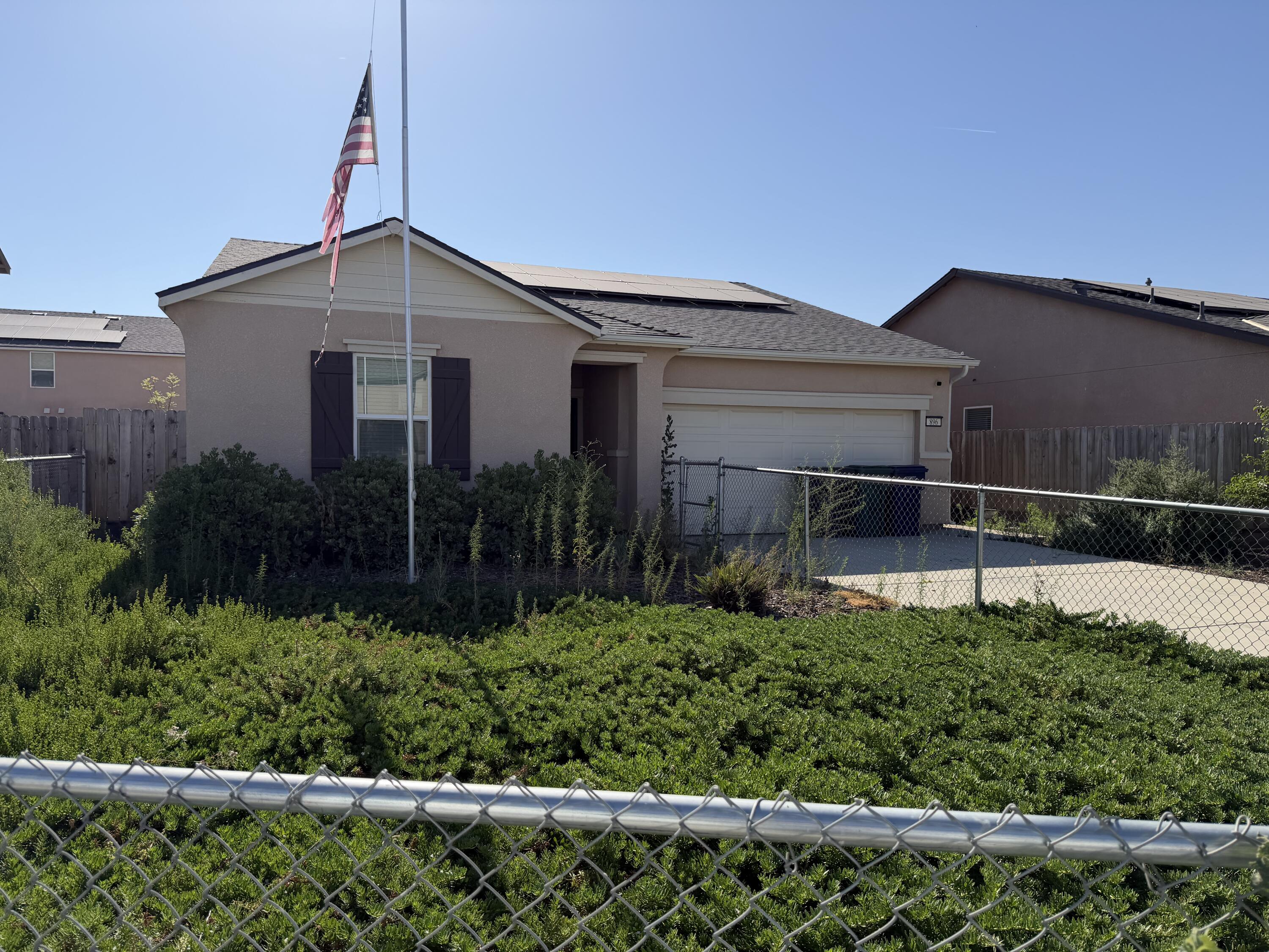 896 Anthem Ct, Tulare, CA 93274