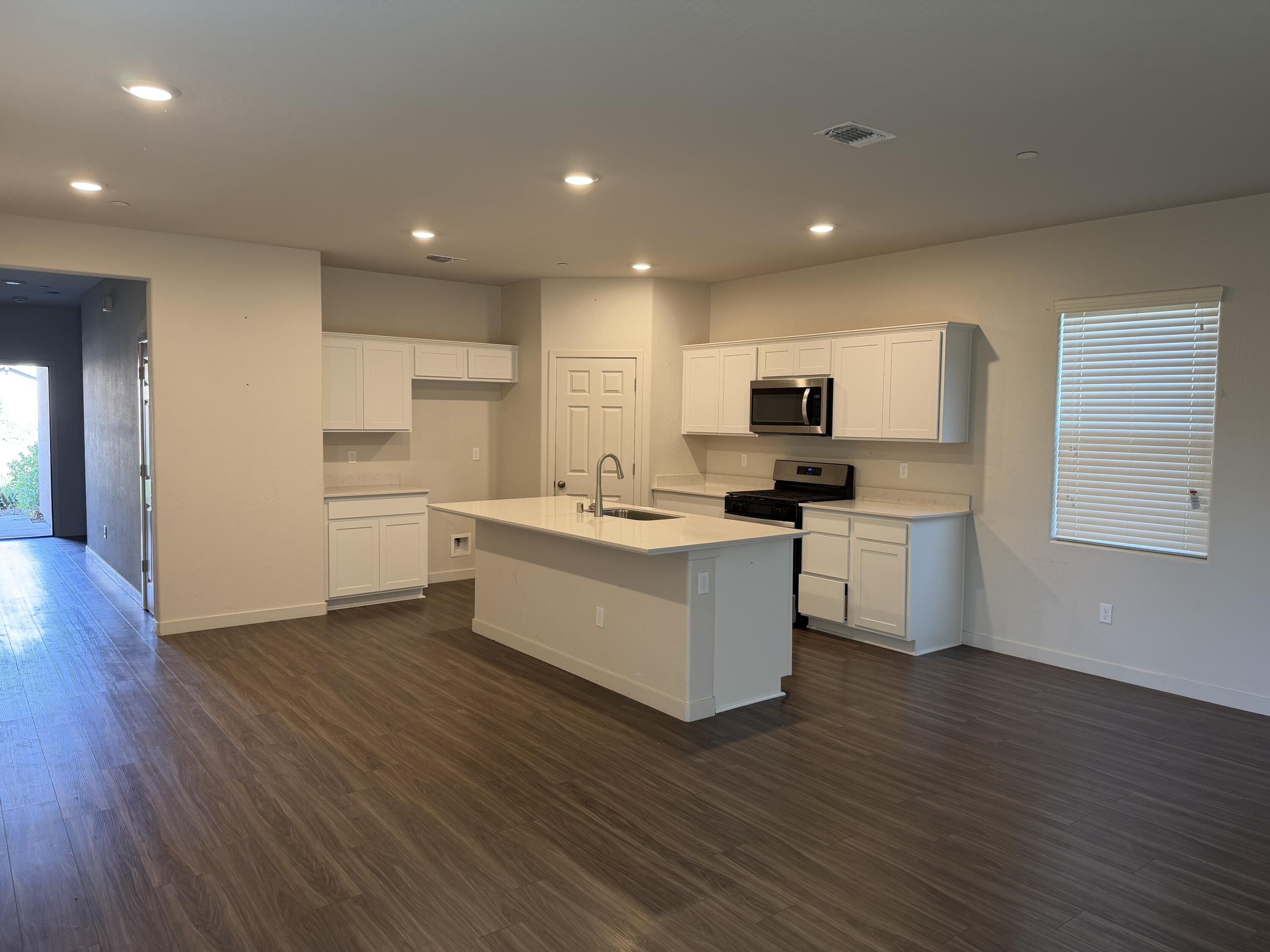 896 Anthem Ct, Tulare, CA 93274