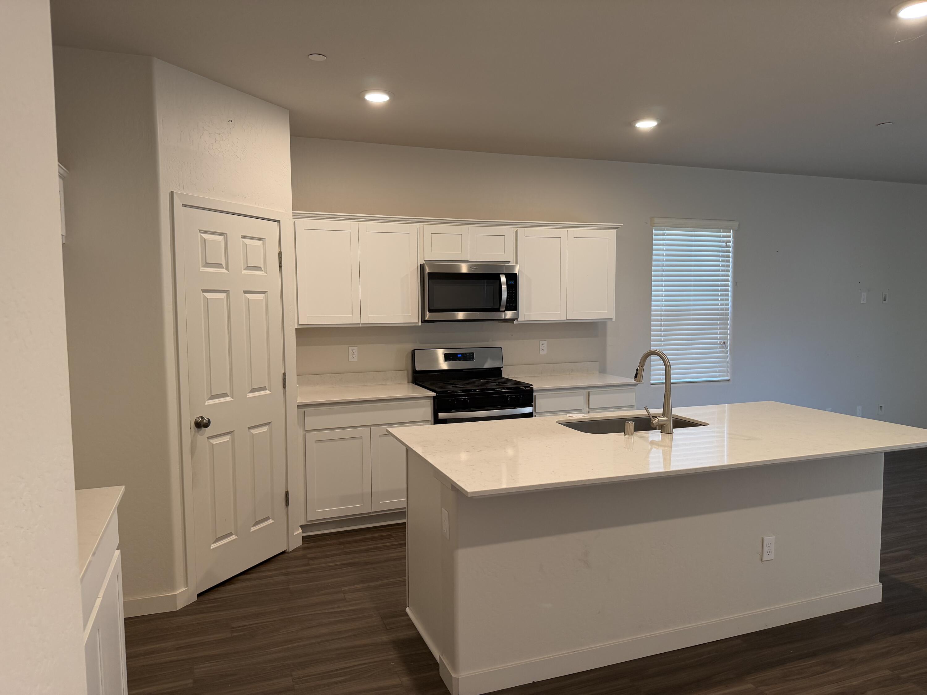 896 Anthem Ct, Tulare, CA 93274