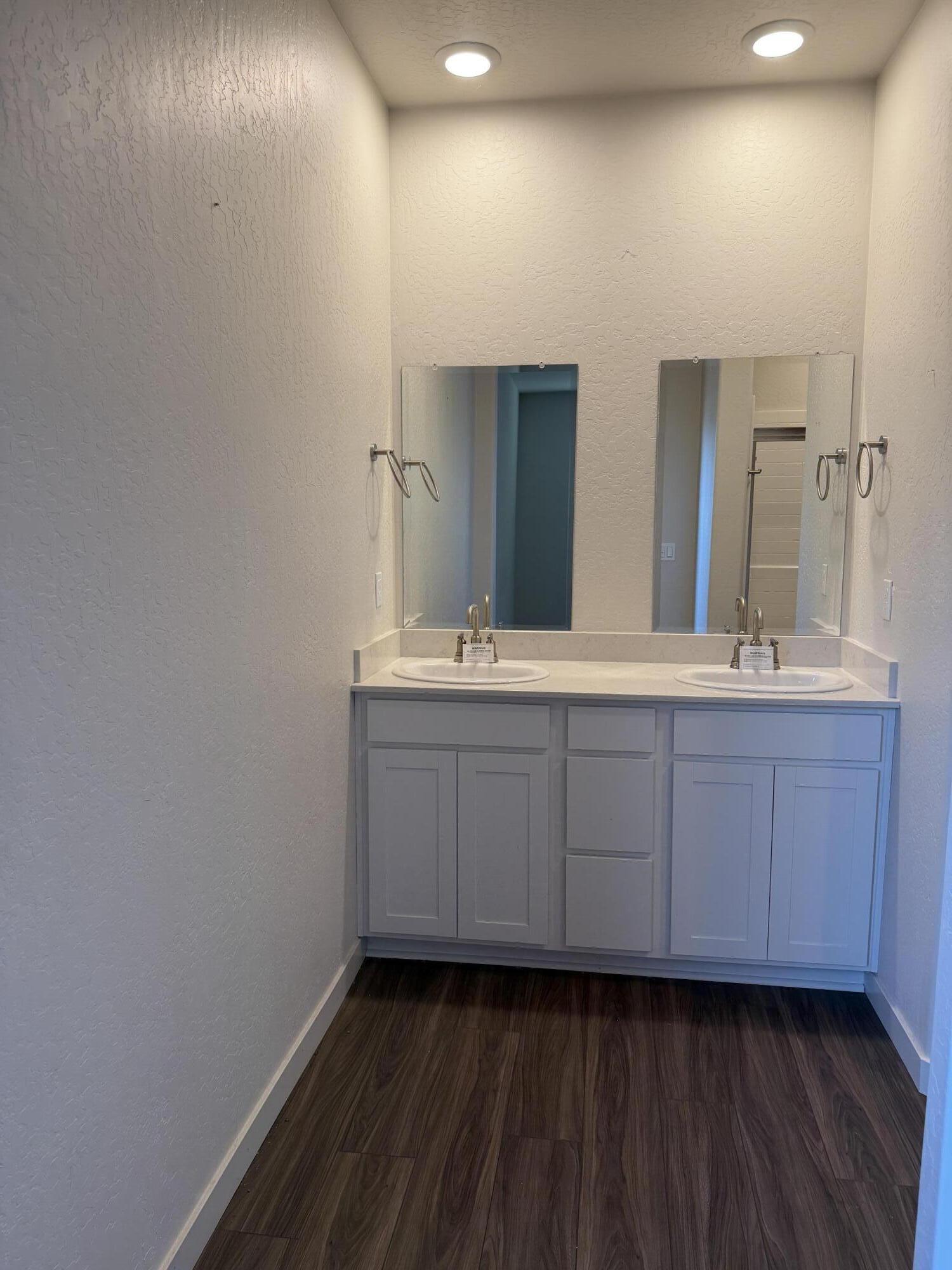 896 Anthem Ct, Tulare, CA 93274