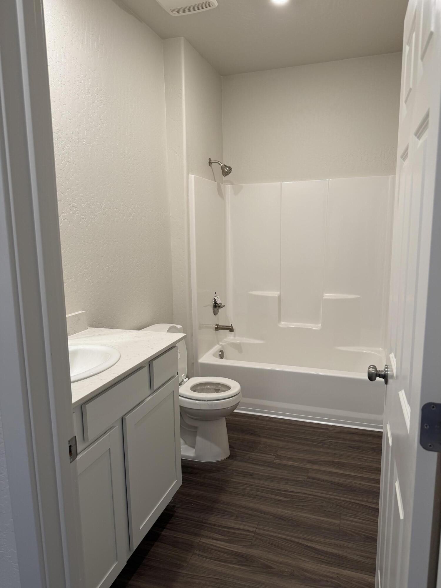 896 Anthem Ct, Tulare, CA 93274