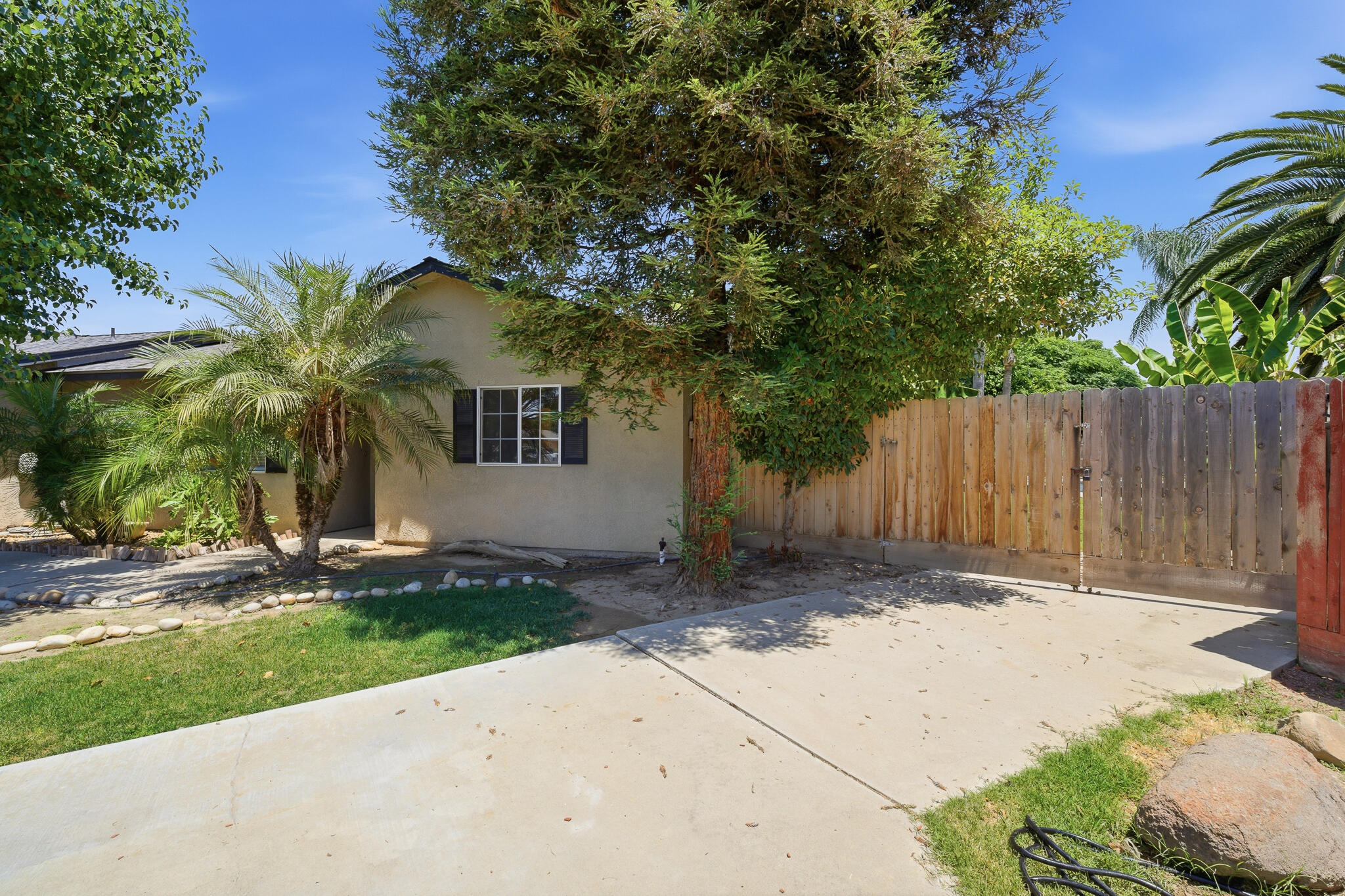 618 Birdsong Ct, Exeter, CA 93221