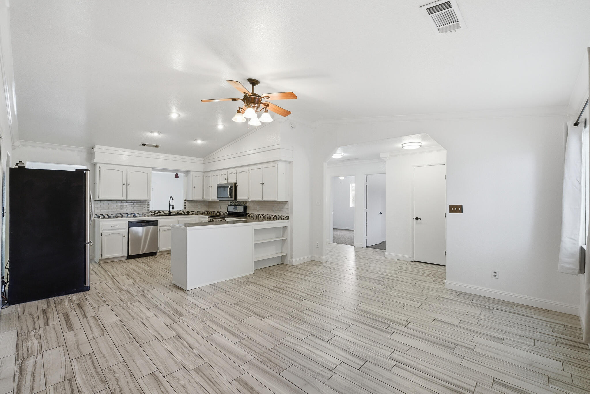 618 Birdsong Ct, Exeter, CA 93221