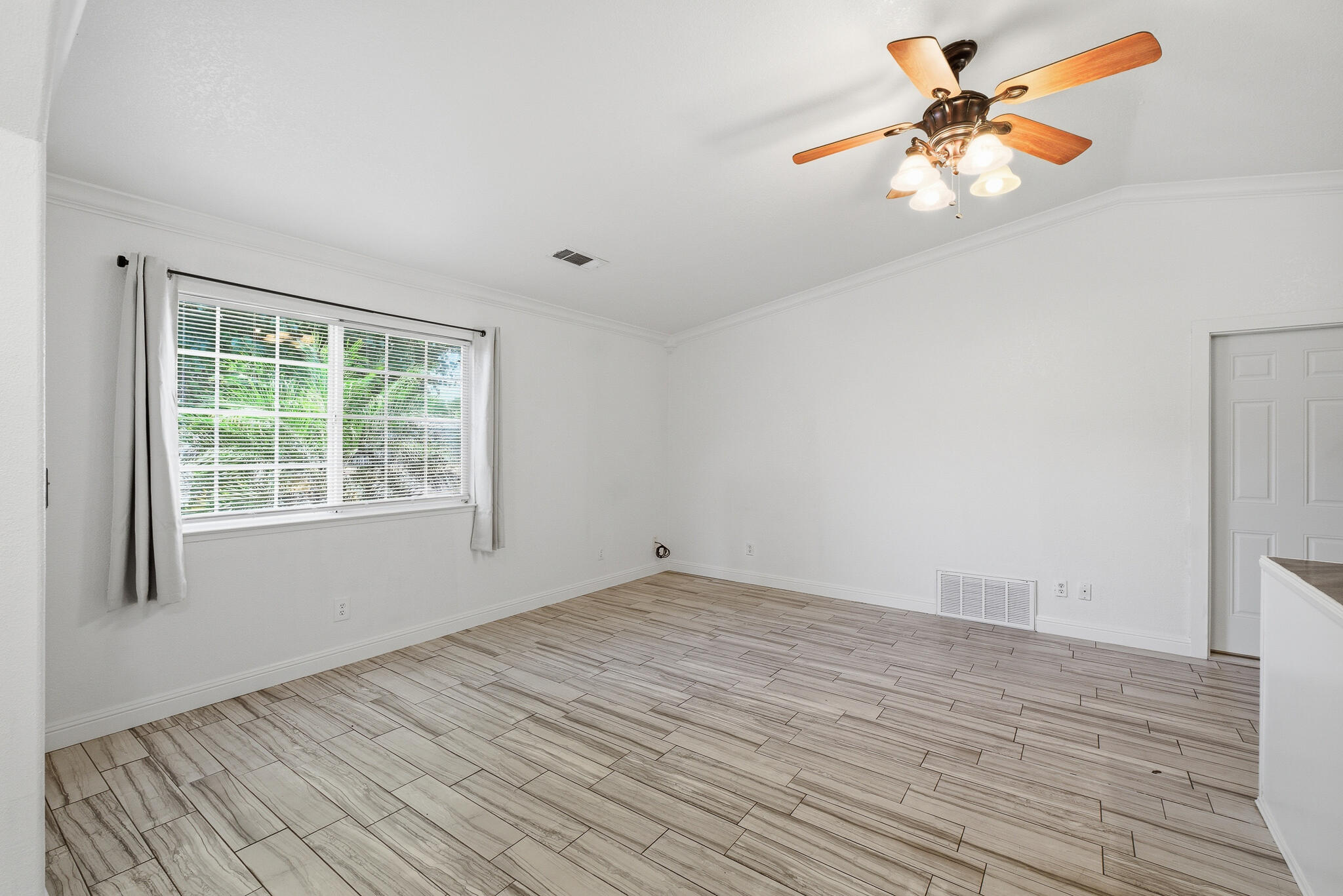 618 Birdsong Ct, Exeter, CA 93221