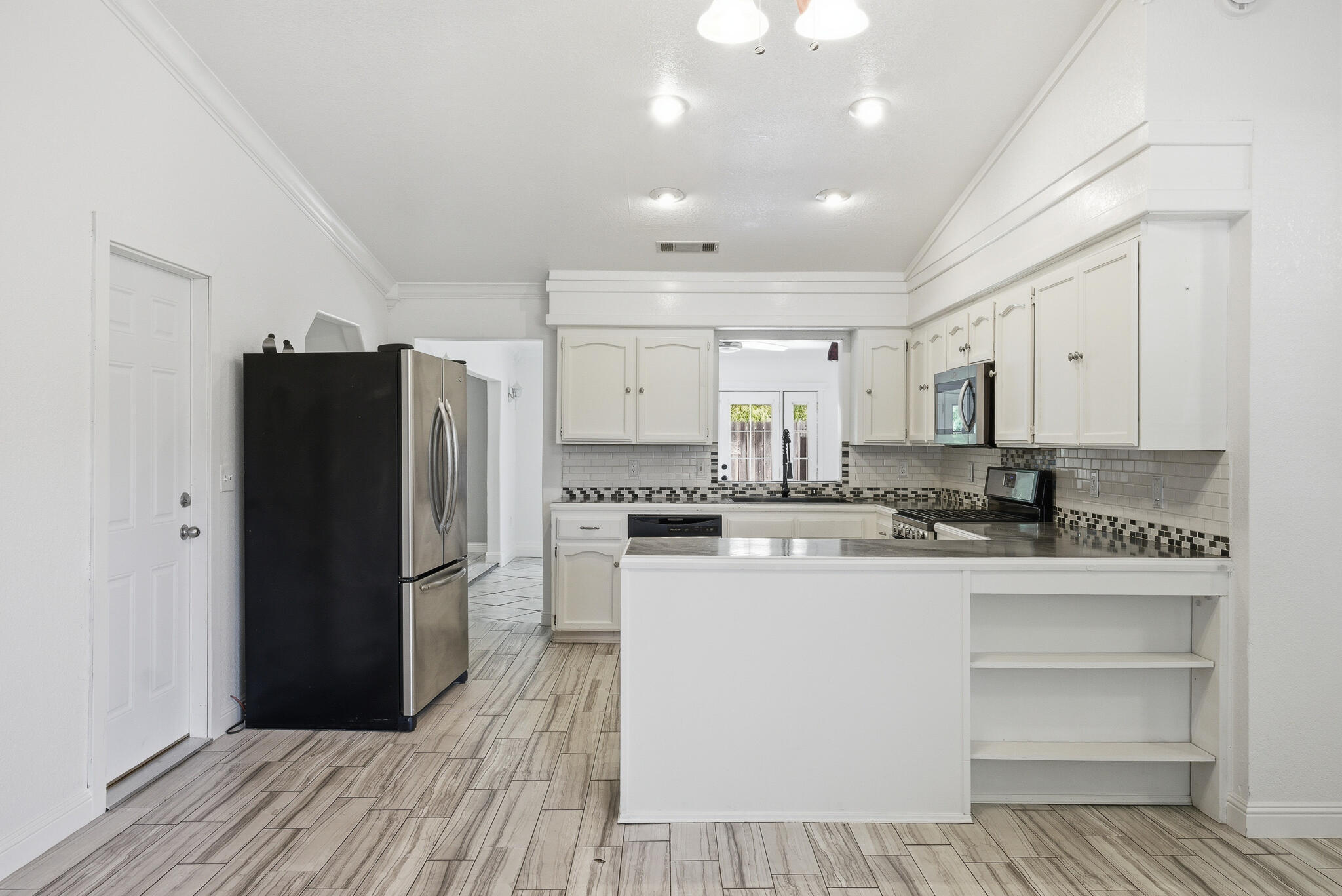 618 Birdsong Ct, Exeter, CA 93221