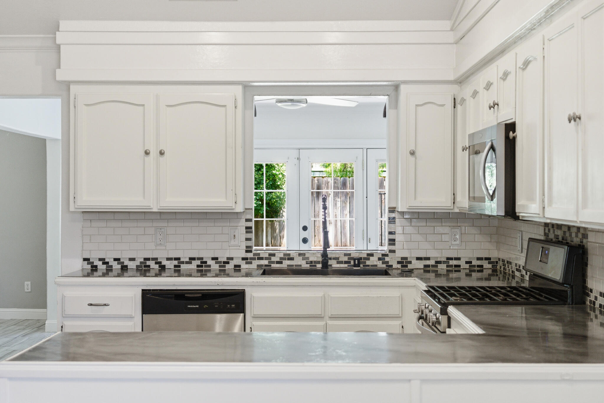 618 Birdsong Ct, Exeter, CA 93221