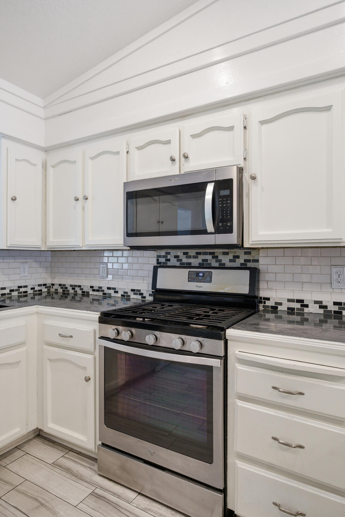 618 Birdsong Ct, Exeter, CA 93221