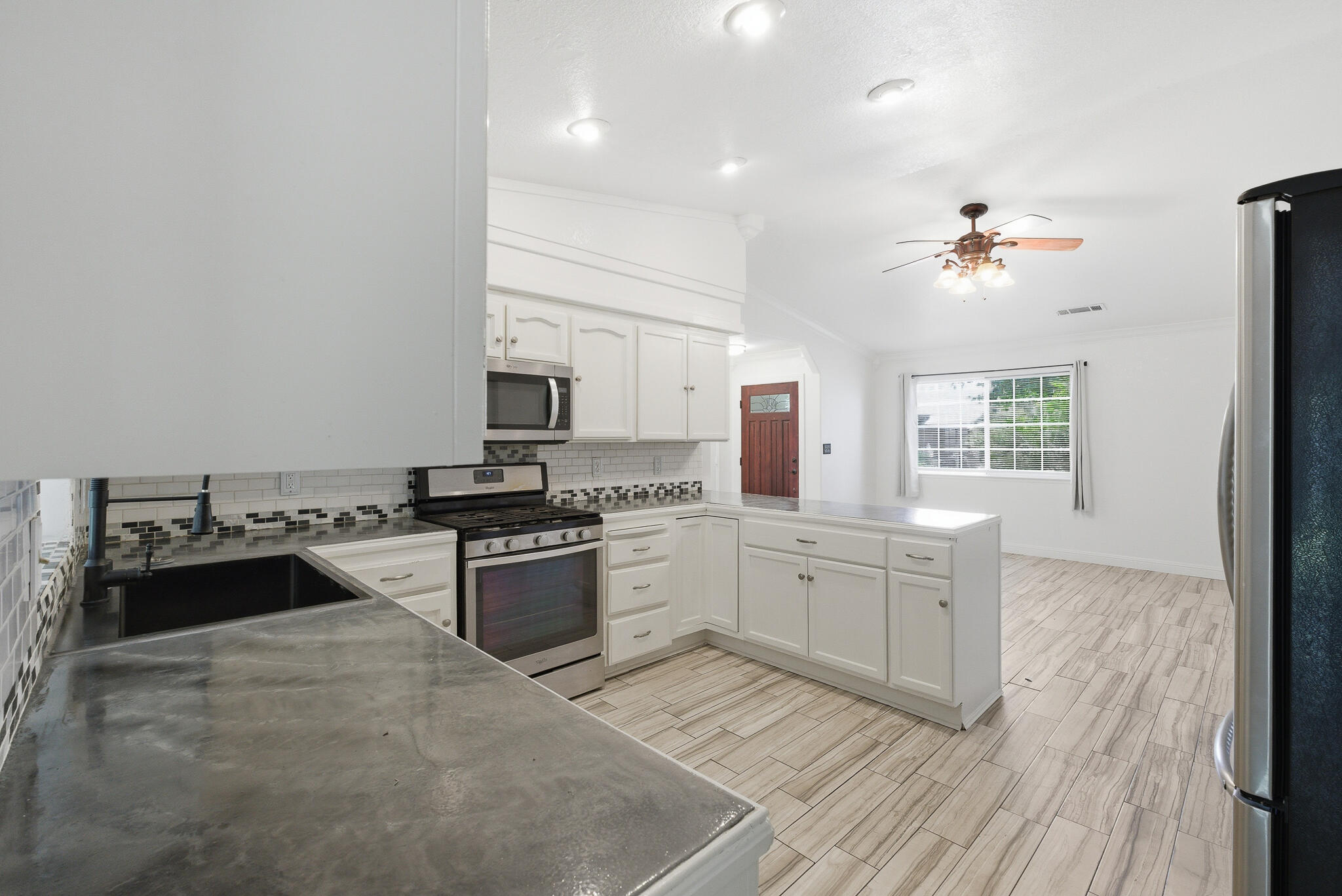 618 Birdsong Ct, Exeter, CA 93221